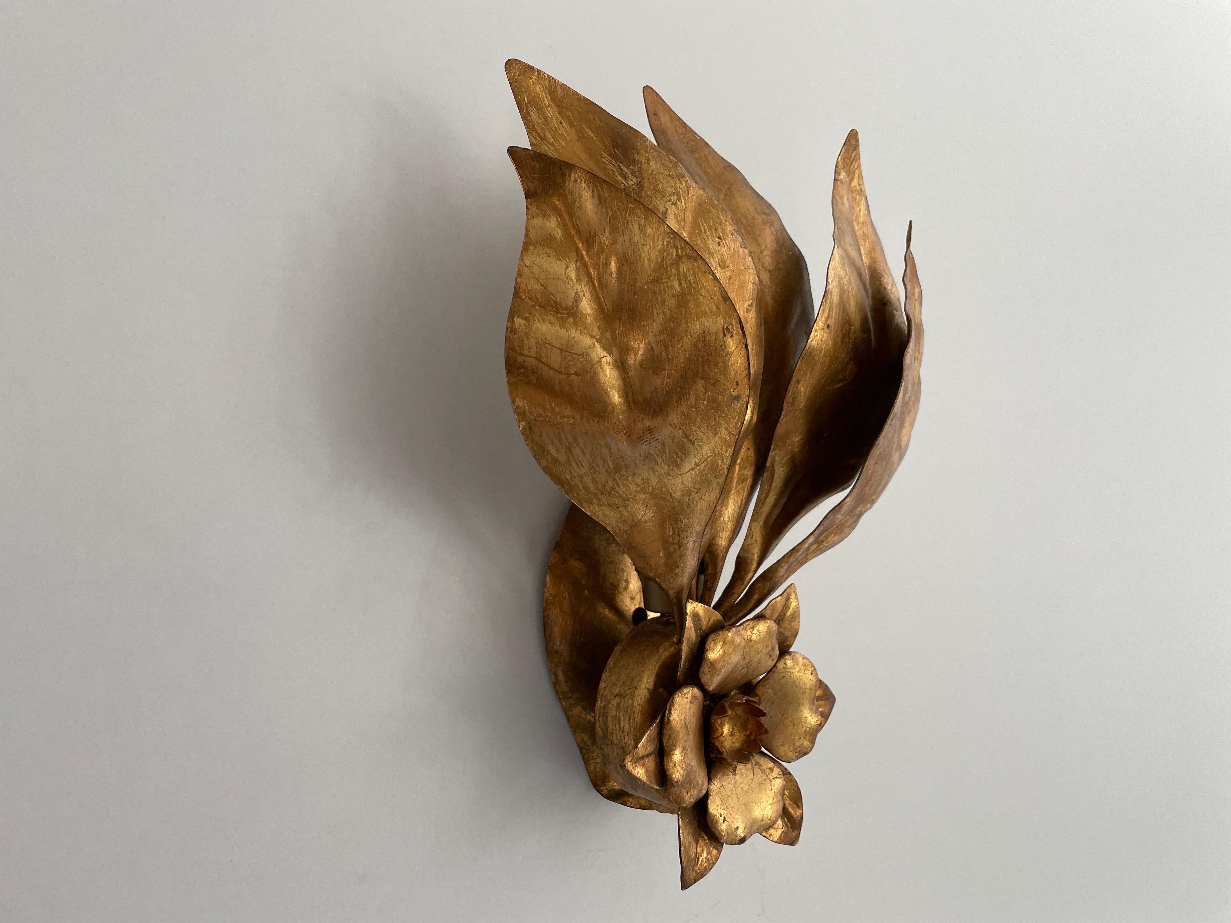 Elegantes Paar Wandleuchter aus Gold und Metall mit Blumenmuster, 1970er Jahre, Deutschland 2