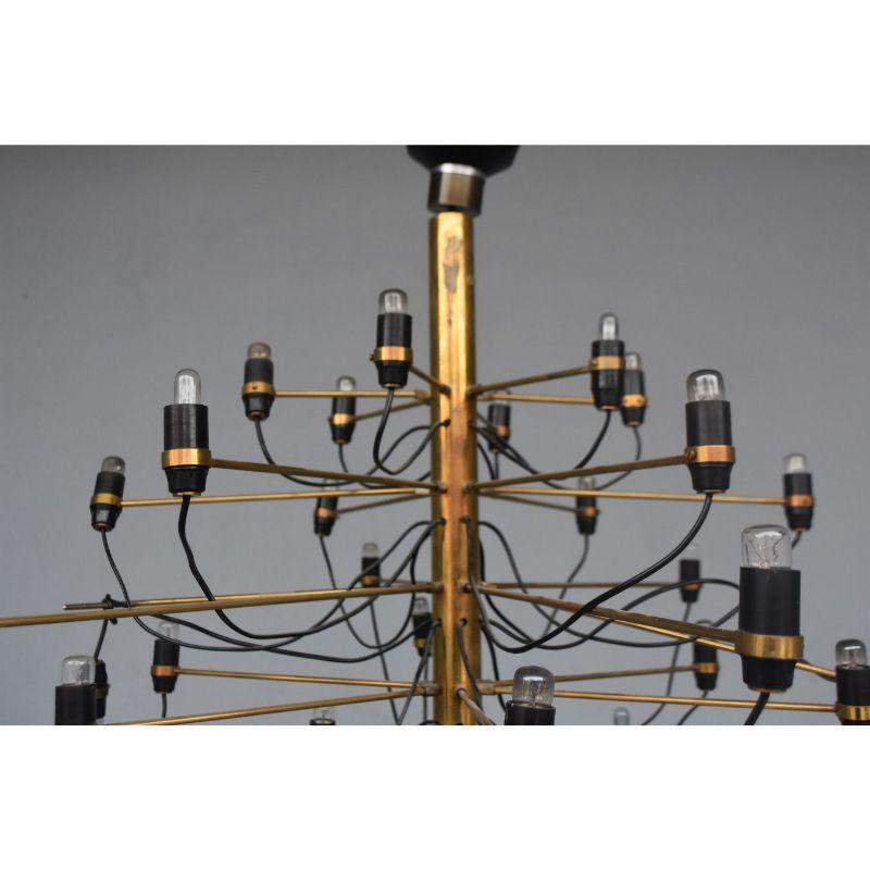 Gino Sarafti gilt metal helicoidal chandelier comprising 30 lights with a height of 80 cm and a diameter of 90 cm.

Additional information:
Style: 1940s to 1960s.