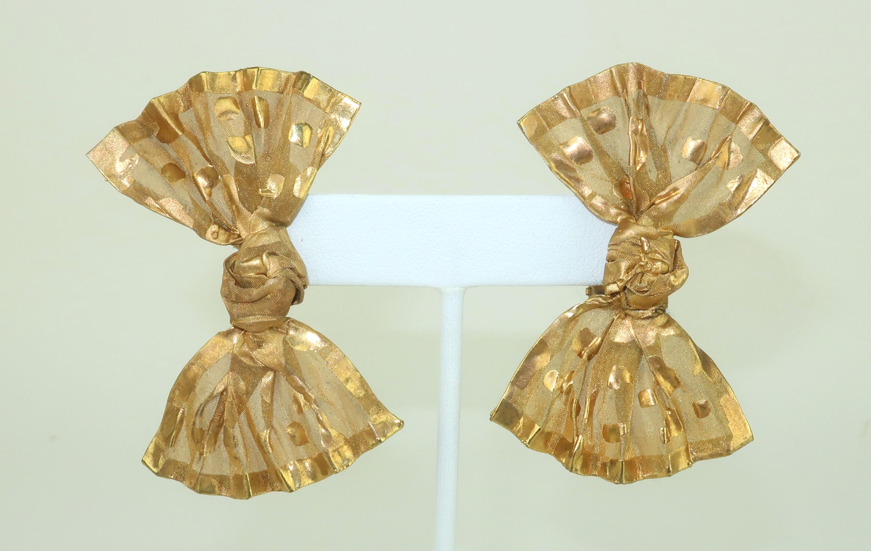 Gold Metal Mesh Bow Shaped Earrings, 1980’s 3