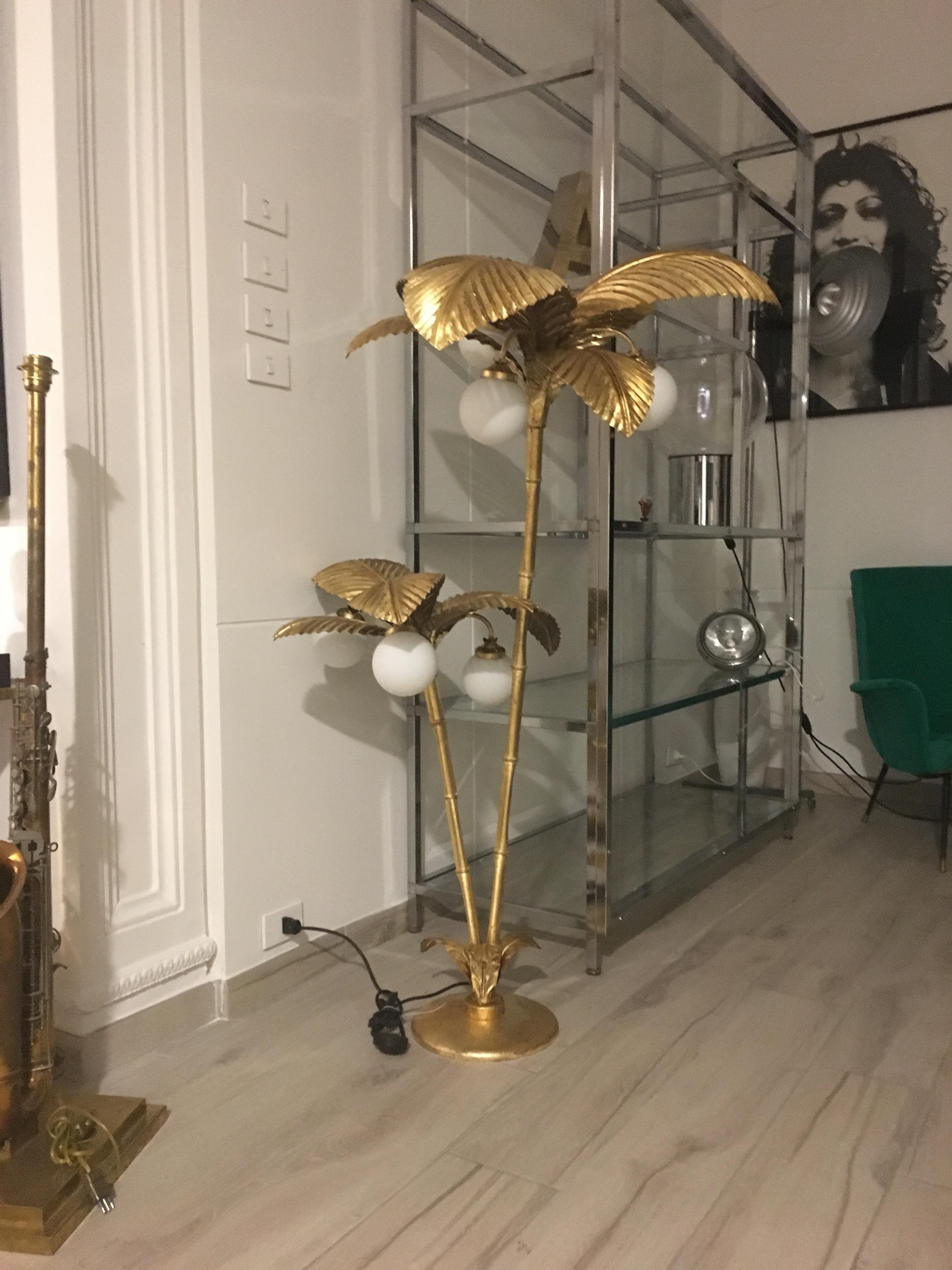 The exclusive designer Italian palm tree floor lamp, stimulate the senses with this wonderful sculptural lamp. Striking in its dimensions. Offering an elegant modern focus, ambient lighting at its best. Reverberating light from its fluid lines,