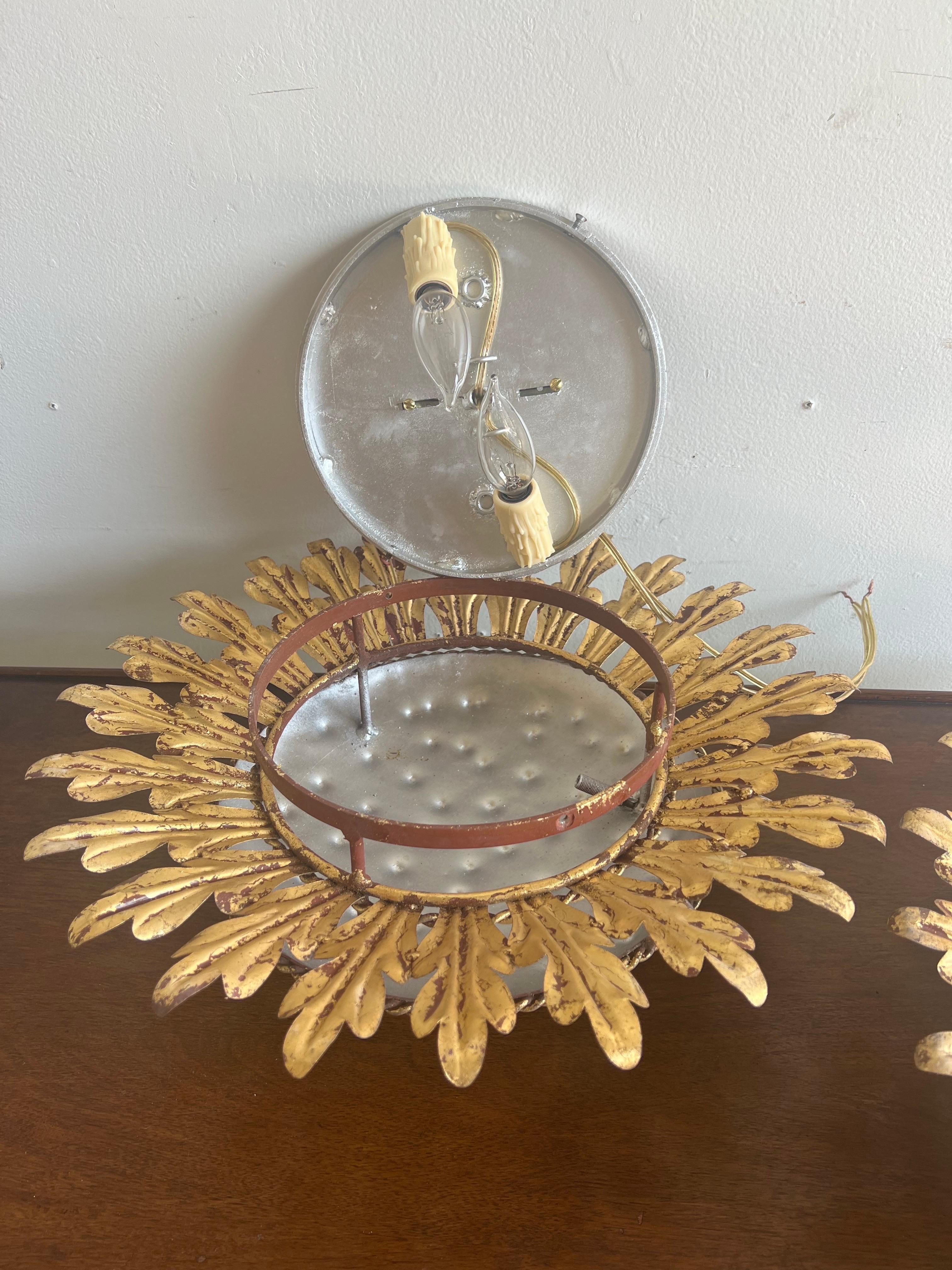 Plafonnier en métal doré en forme de soleil par MLA Neuf - En vente à Los Angeles, CA