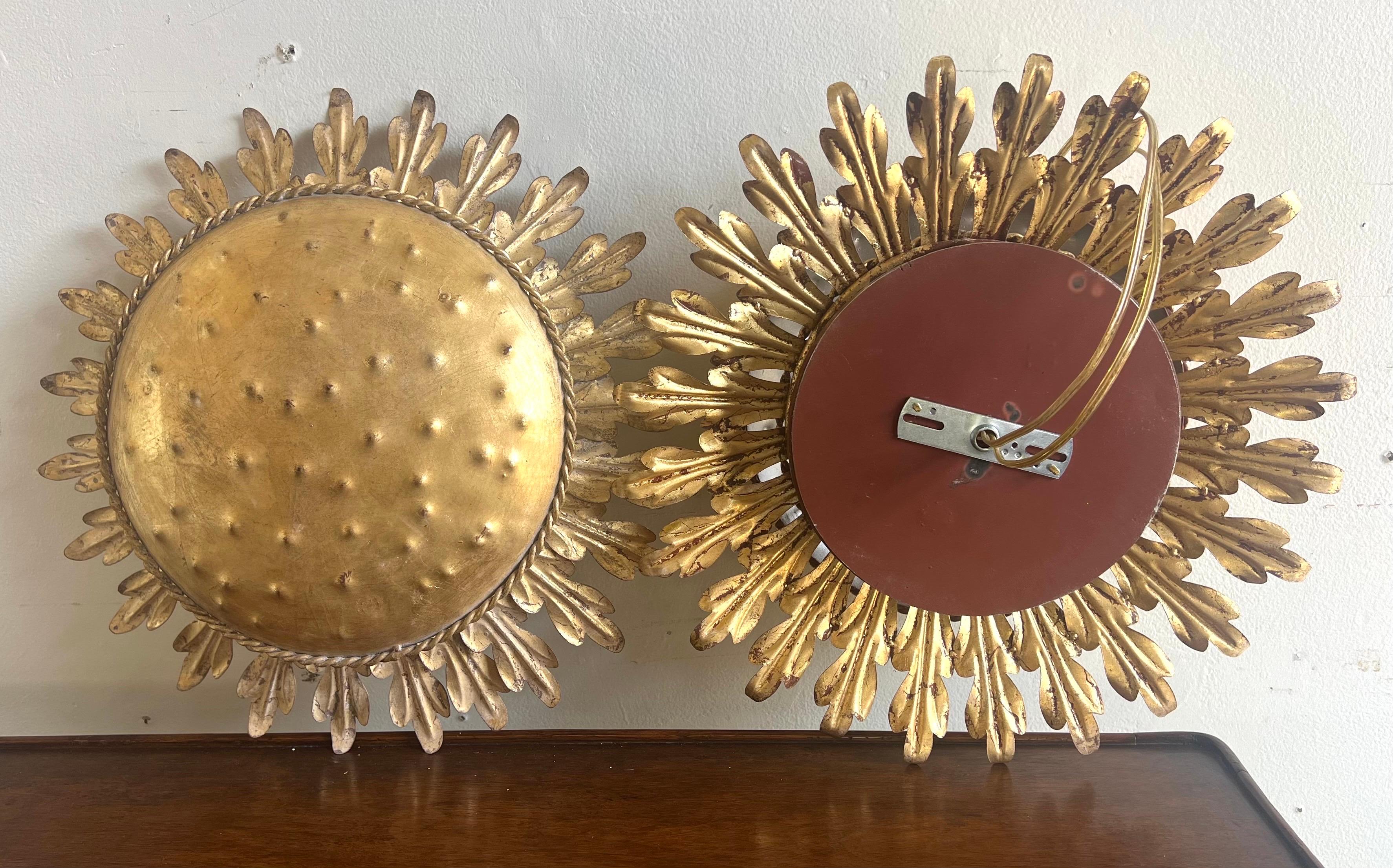 Feuille d'or Plafonnier en métal doré en forme de soleil par MLA en vente