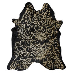 Tapis en cuir de vache noir à motif Boho Batik doré et métallique:: large
