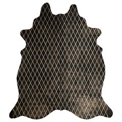 Tapis en cuir de vache noir à motifs de diamants:: grand format