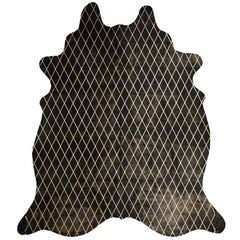 Tapis en cuir de vache noir à motif de diamants:: moyen:: or métallisé