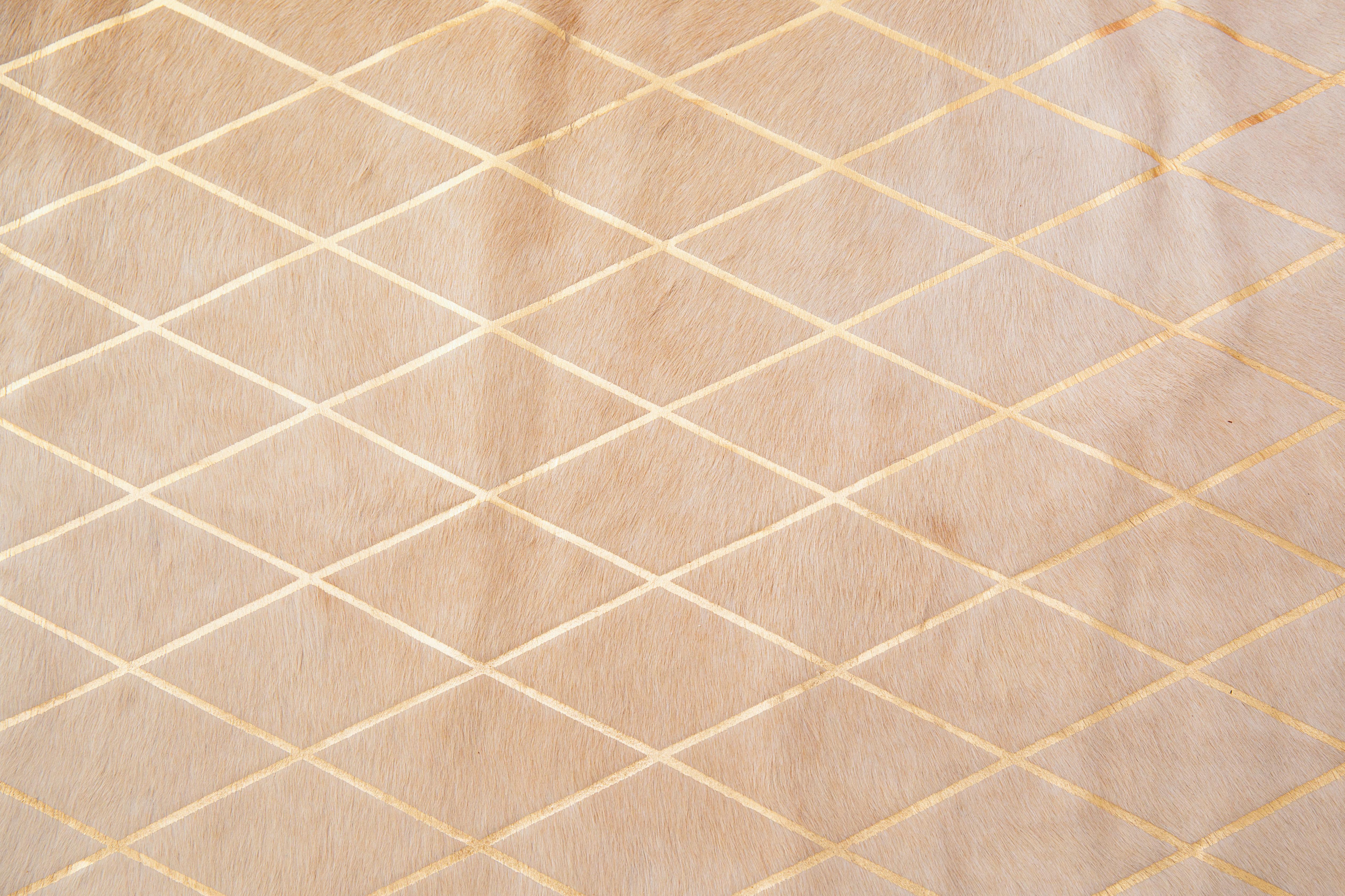 Tapis en cuir de vache caramel à motif de losanges:: grand format en vente 2