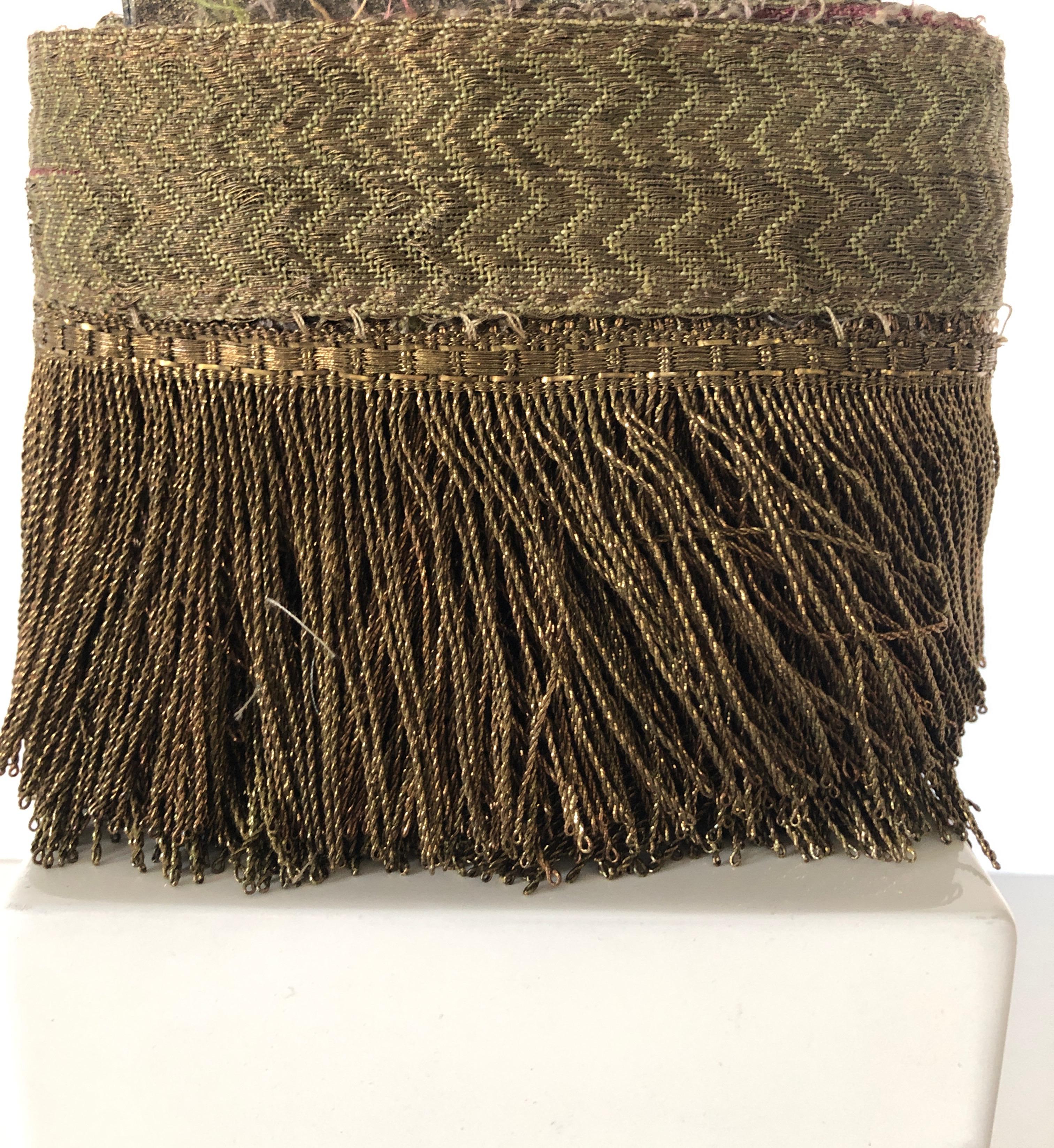 Gold Metallic Threads Antique Trim and Fringe.
Green and gold metallic fringes antique trim lot (two)
Sold as is.
Ideal for pillows and upholstery.
Sizes: 153