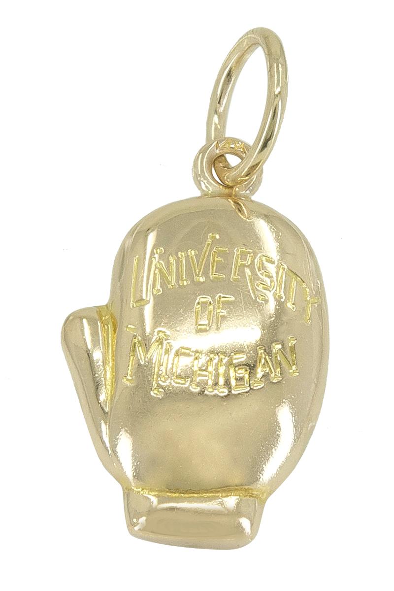 Gold Michigan Boxing Glove Charm In Excellent Condition For Sale In New York, NY