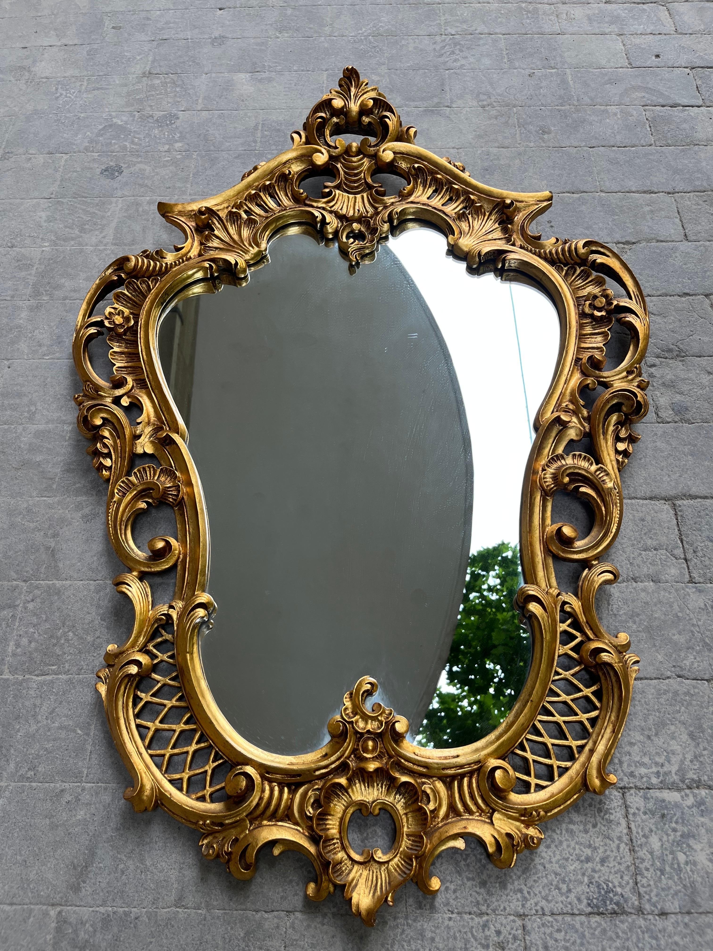 Gold Wood Mirror Top Antiques 1900s

Perfect Condition 

Measures

cm 107 x cm 70