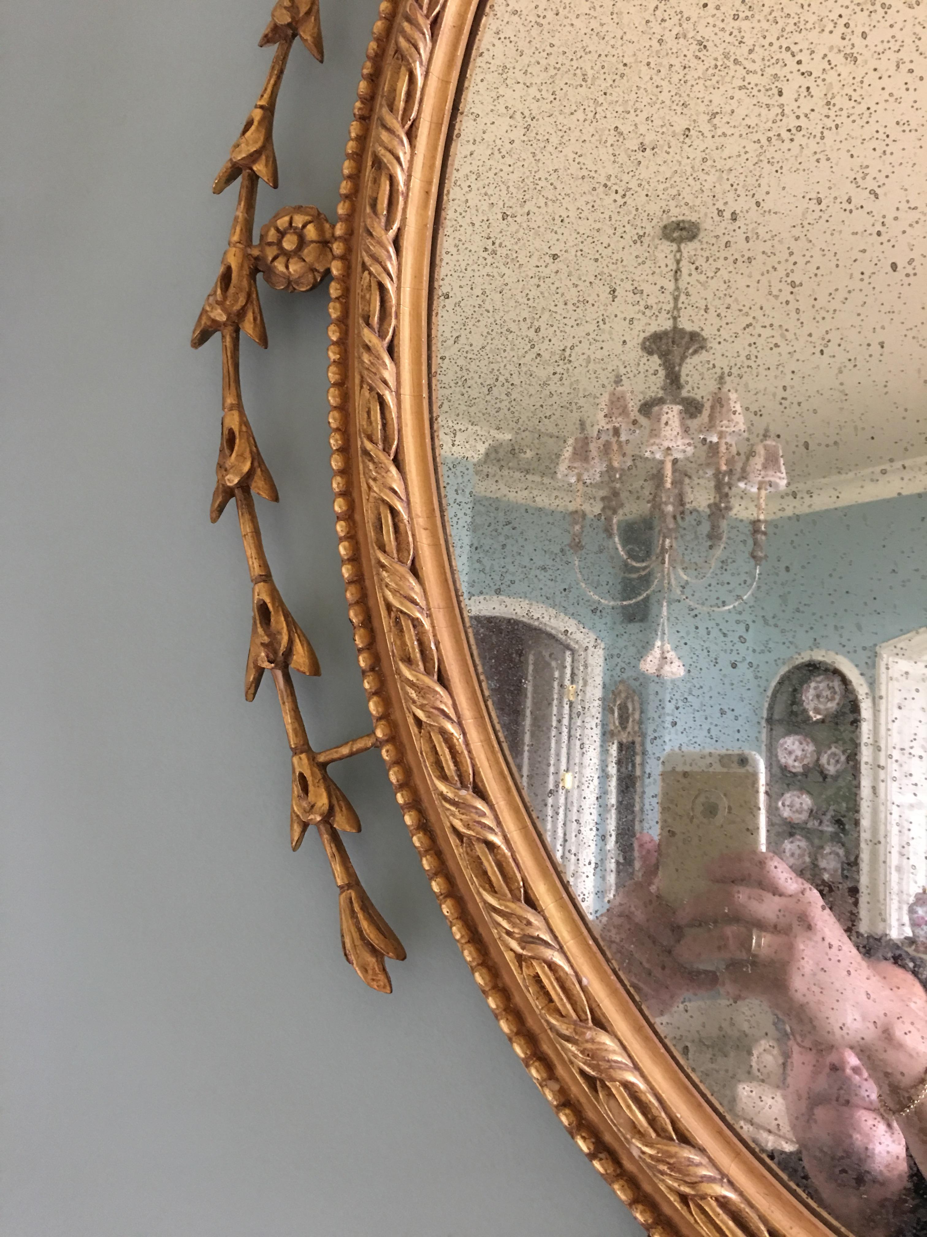 Giltwood Mirror with a Decorative Urn at Top, 20th Century In Good Condition For Sale In Savannah, GA