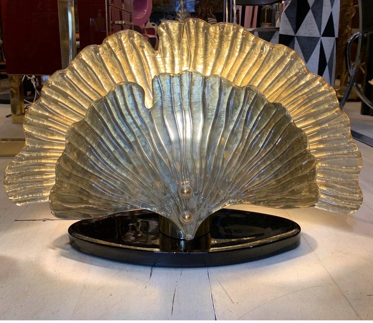 Italiano Lampada da tavolo in vetro di Murano a specchio dorato con foglie di Ginkgo, anni '80 in vendita