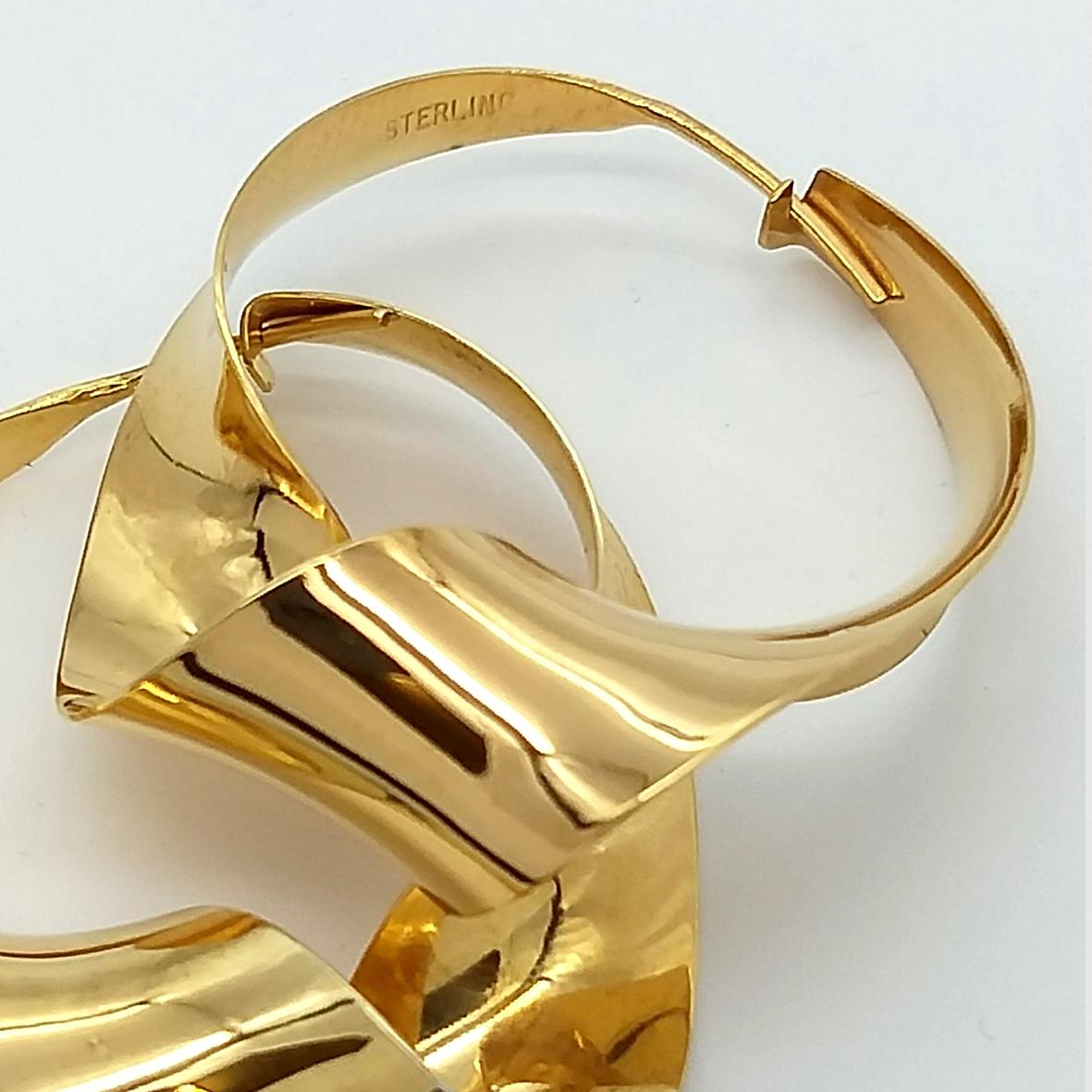 Women's or Men's Mobius Hoops, Vintage Anticlastic Gold Vermeil Earrings, Gerhard Herbst Studio For Sale
