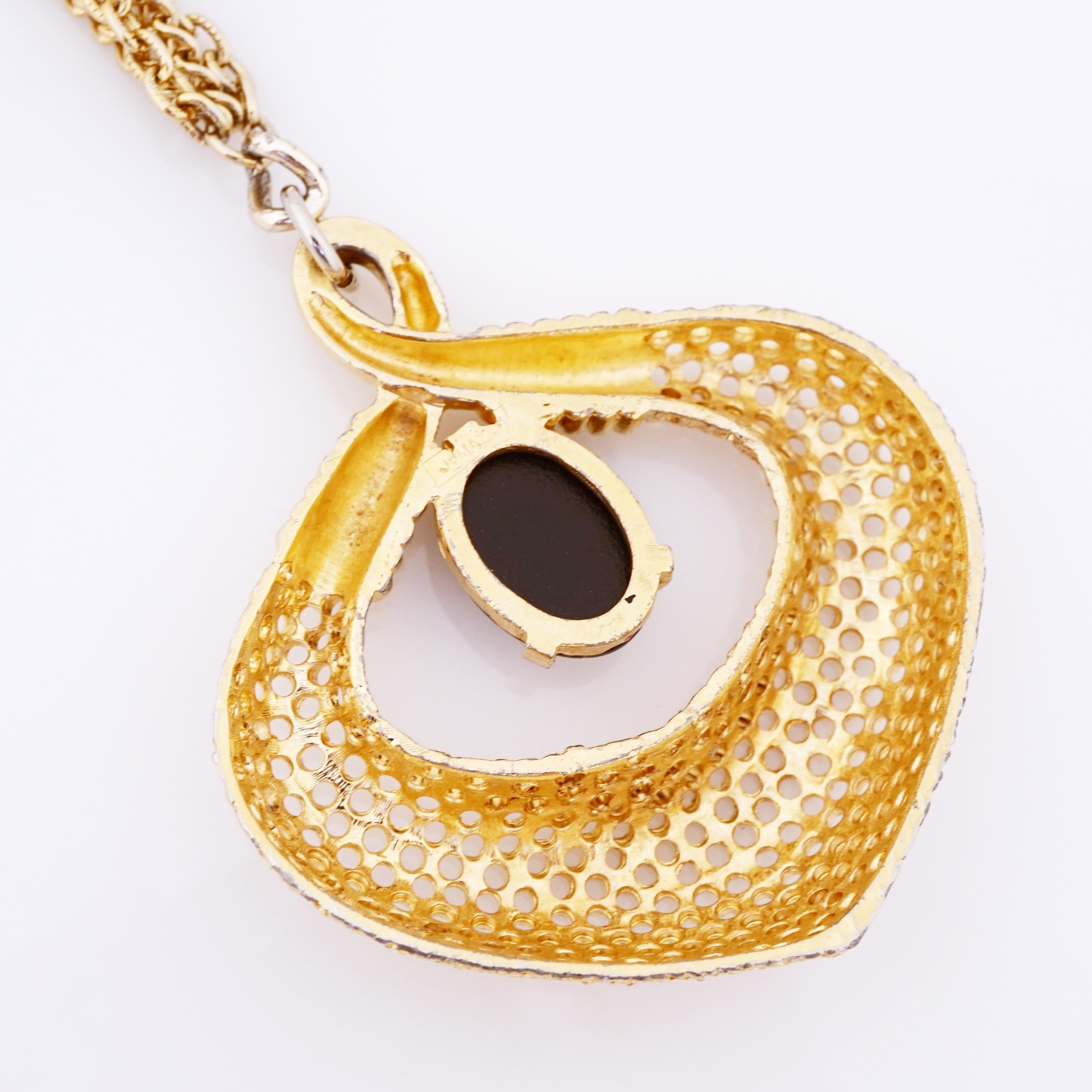 Gold Mod Pendant Statement Necklace With Onyx Cabochon By Jomaz, 1970s In Good Condition For Sale In McKinney, TX