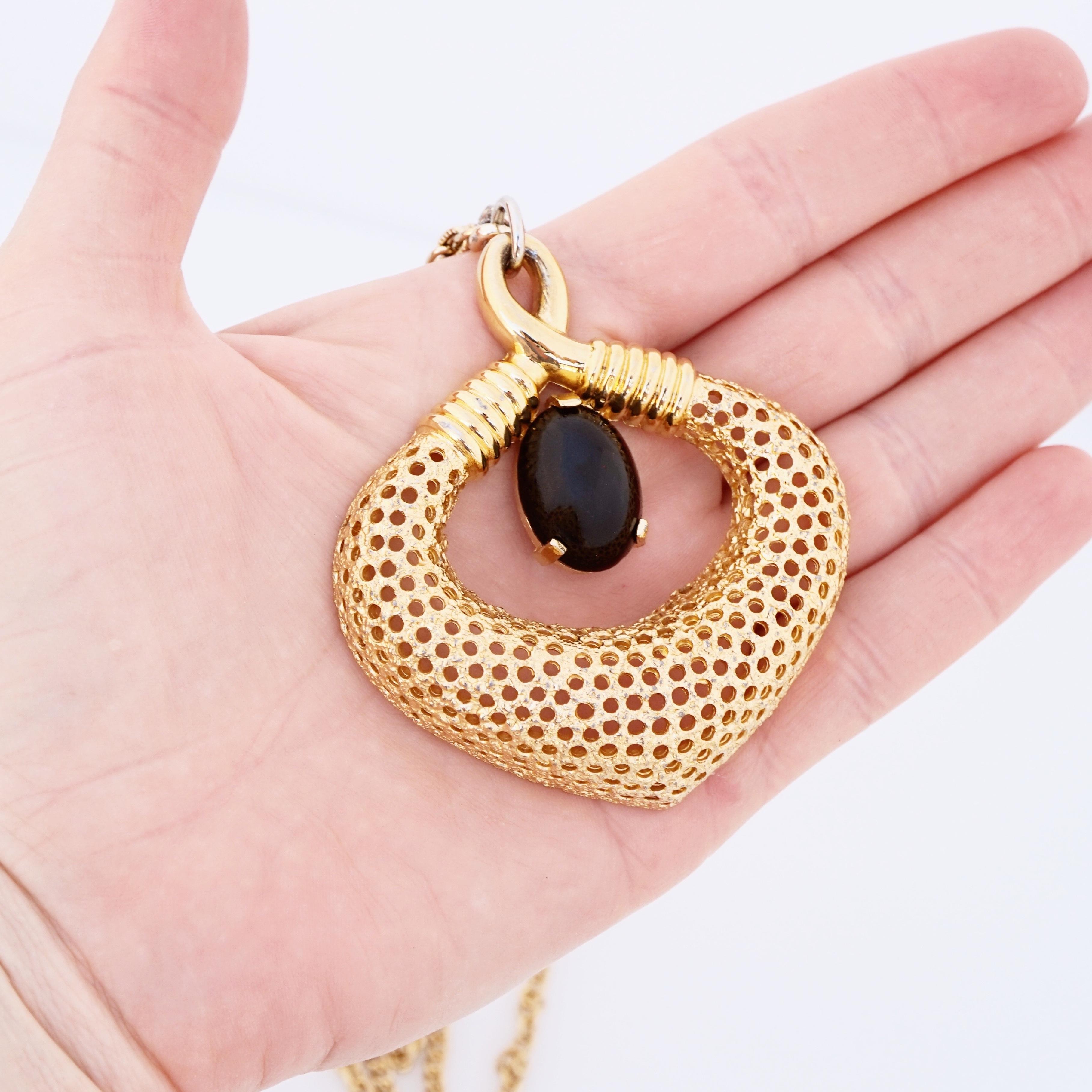 Gold Mod Pendant Statement Necklace With Onyx Cabochon By Jomaz, 1970s For Sale 1