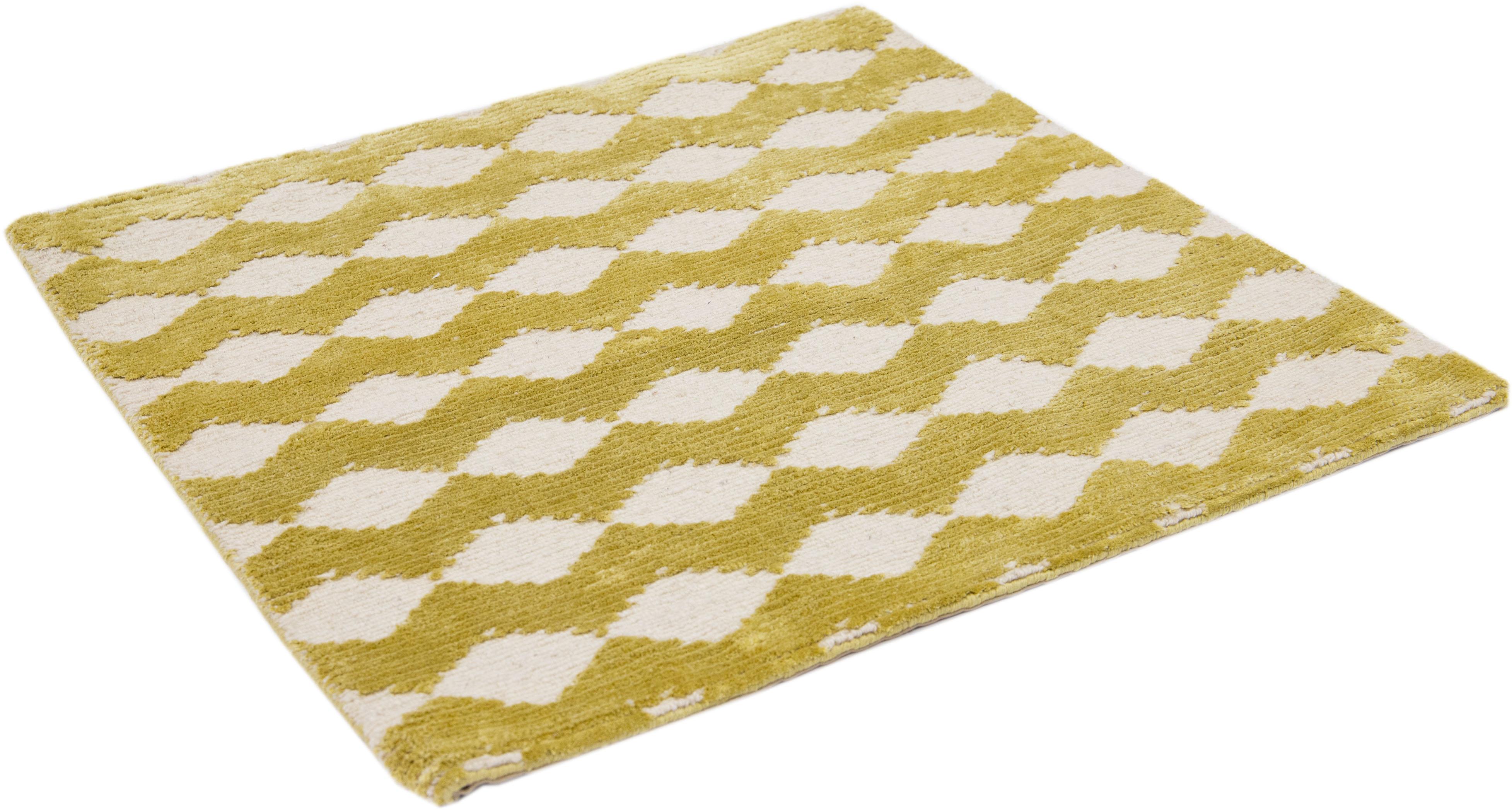 Annodato a mano Tappeto in lana personalizzato geometrico moderno fatto a mano color oro in vendita