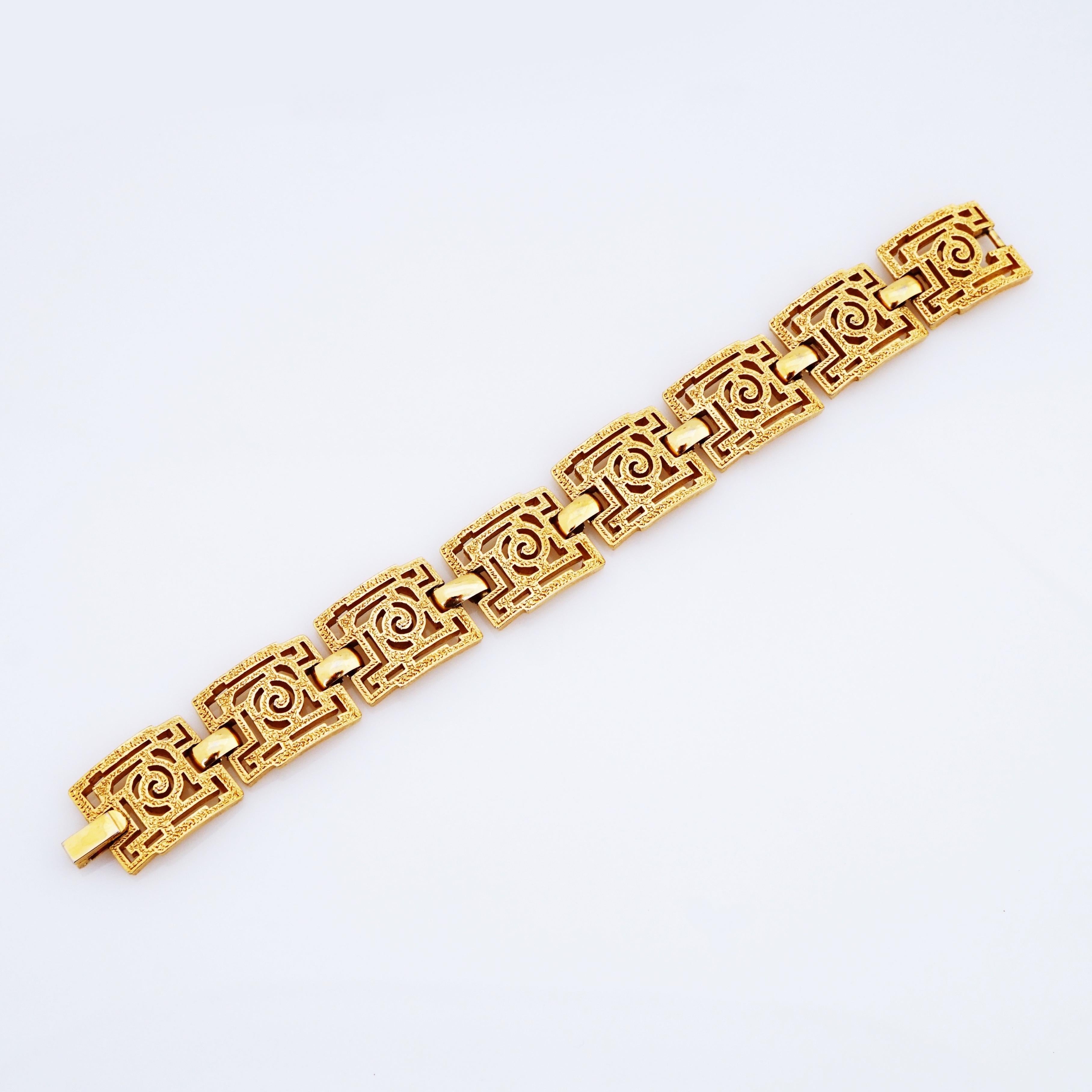 Women's Gold Modernist Textured Swirl Panel Link Bracelet By Crown Trifari, 1960s