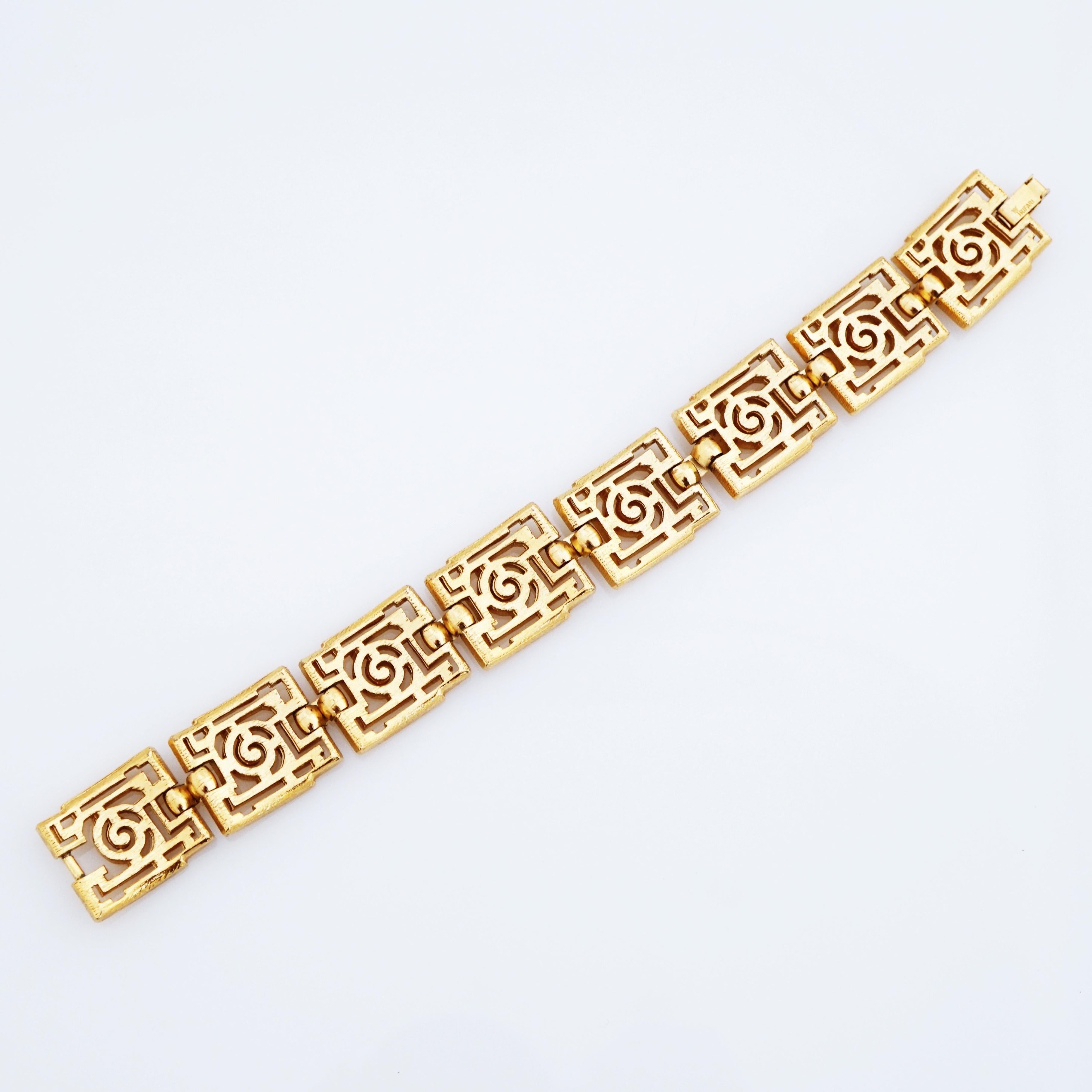 Gold Modernist Textured Swirl Panel Link Bracelet By Crown Trifari, 1960s 2