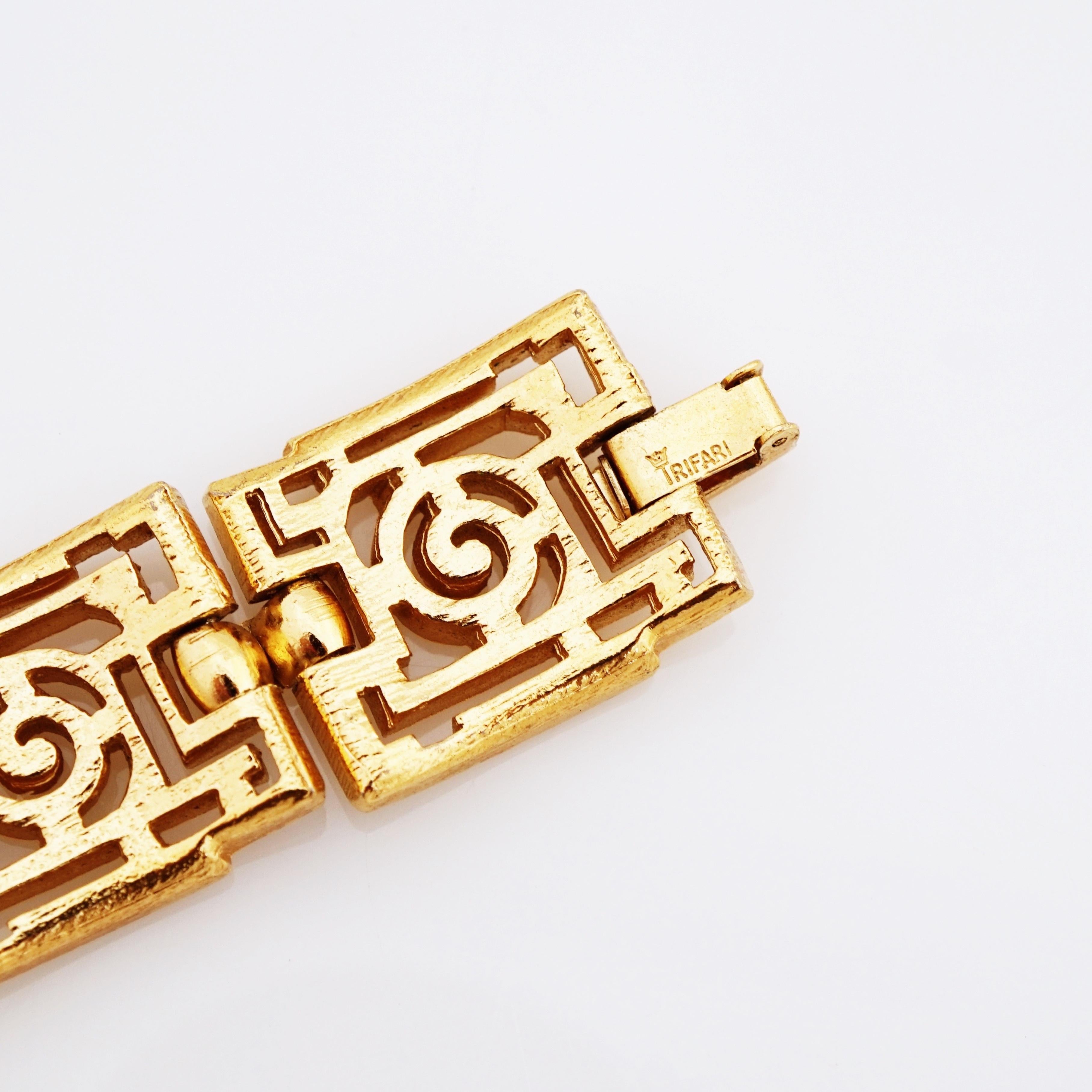Gold Modernist Textured Swirl Panel Link Bracelet By Crown Trifari, 1960s 3