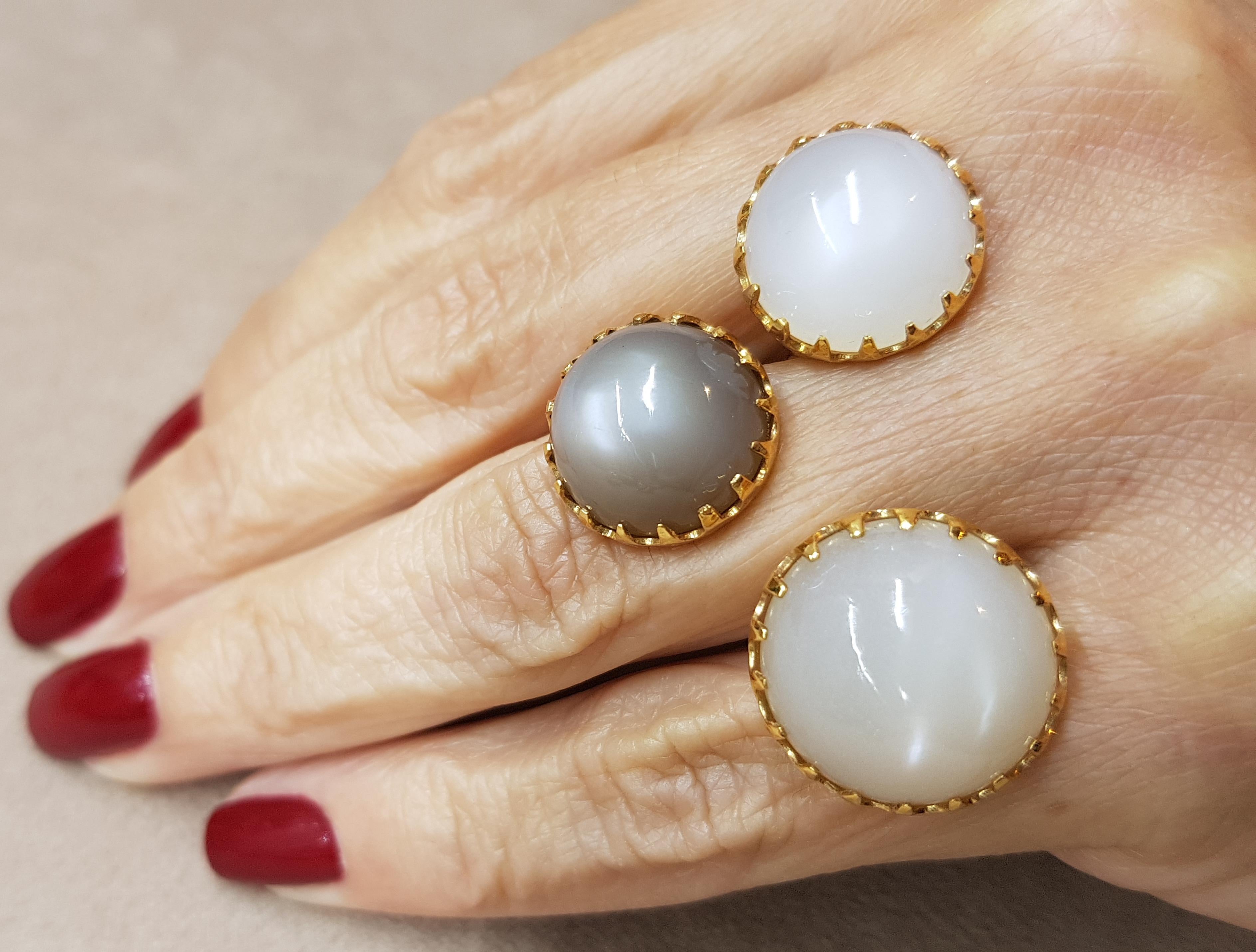 
Moonstone has been known for its calming,soothing qualities on the emotional body. Its energry is balancing and healing. To women,Moonstone reveals their feminine power and abilities of clairvoyance and gives to kundalini energy.

18 Karat Gold