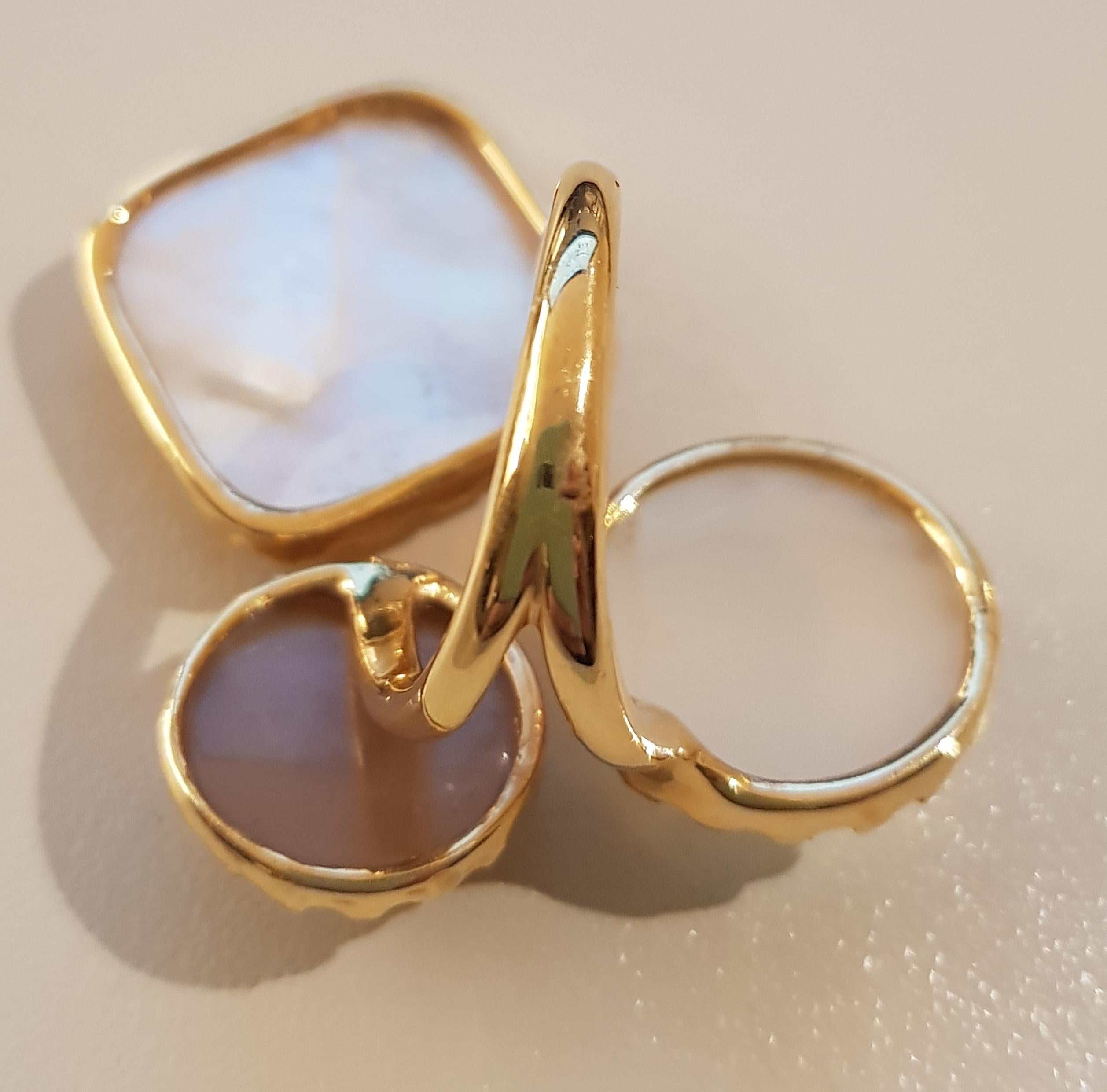 Gold Moonstone Modern Ring For Sale 1