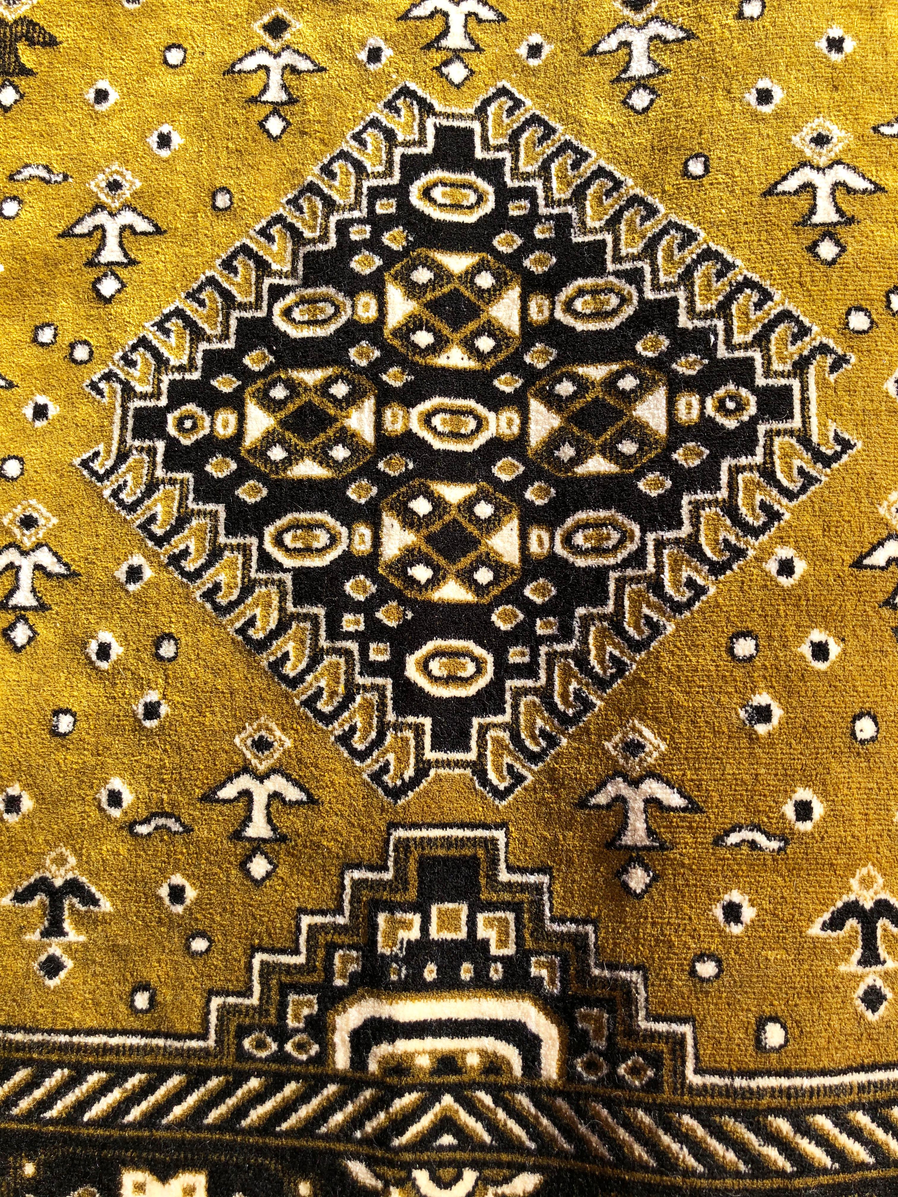 New Contemporary Moroccan Silk Area Rug - Rabat Style Gold Velvet In Excellent Condition For Sale In Vineyard Haven, MA