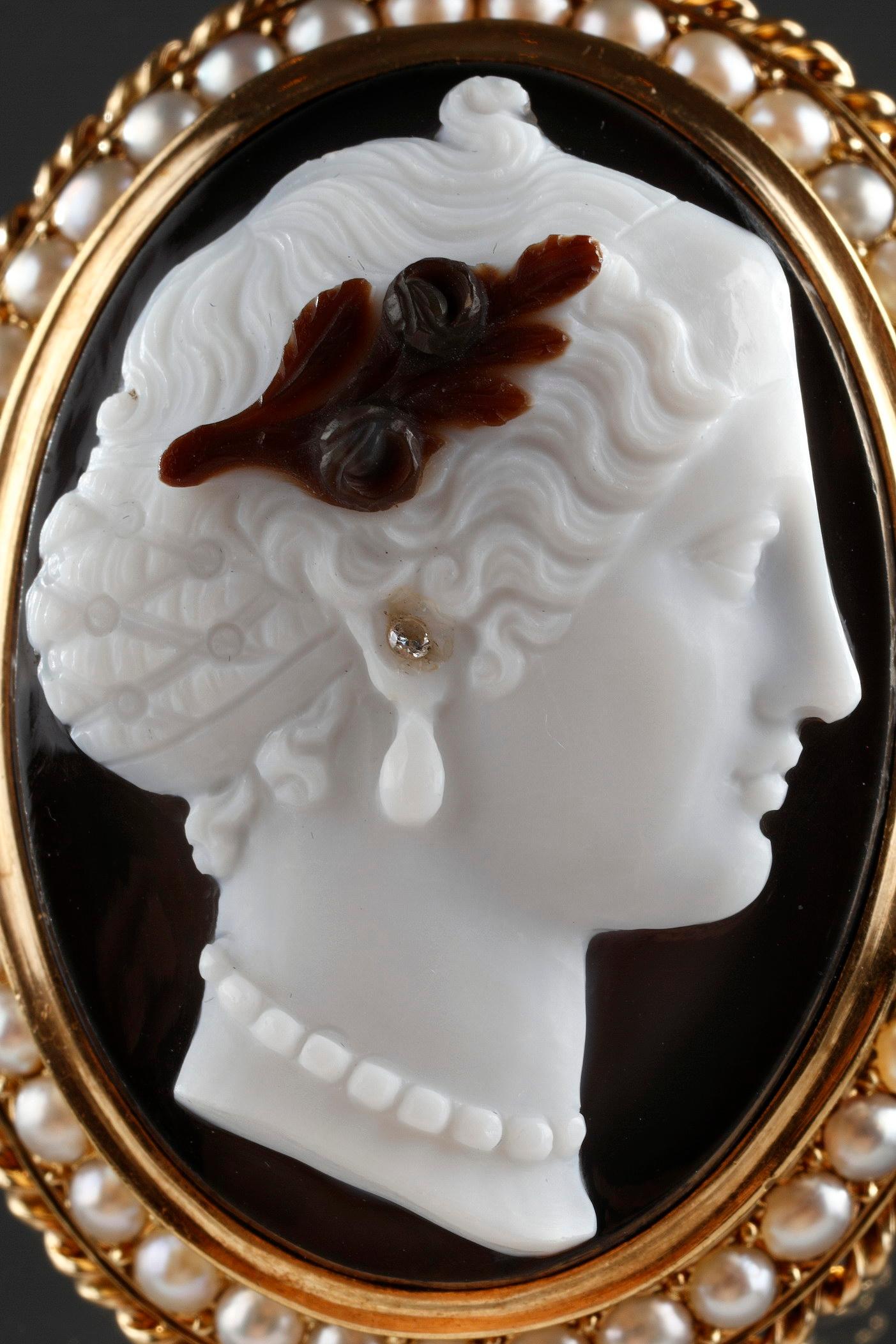 how to wear a cameo brooch