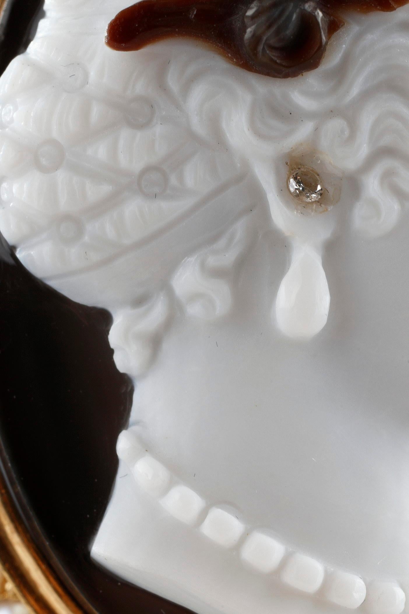 Antique Cushion Cut Gold-Mounted Agate Cameo Brooch, Second Part of the 19th Century, Napoleon III