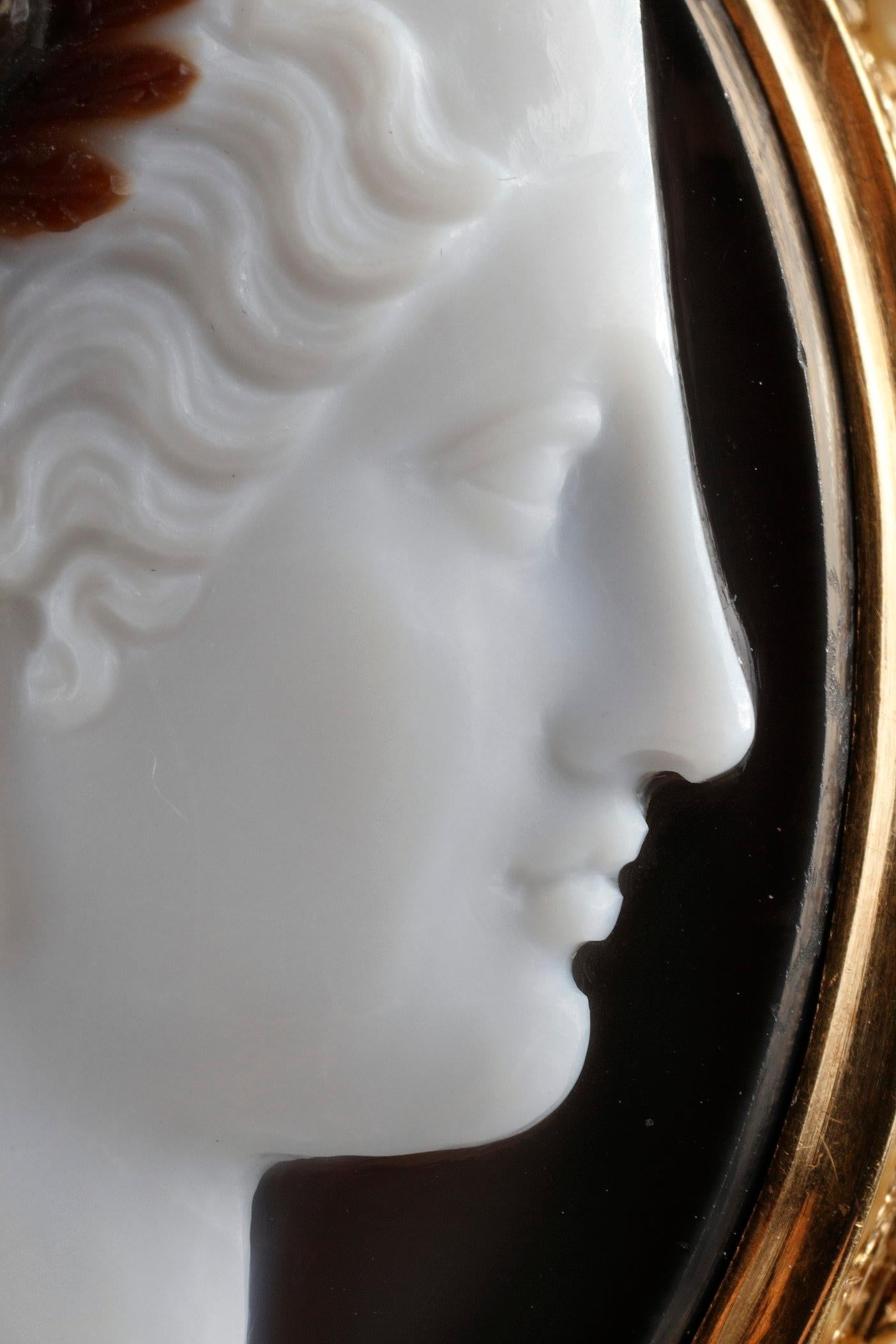 Gold-Mounted Agate Cameo Brooch, Second Part of the 19th Century, Napoleon III In Good Condition In Paris, FR