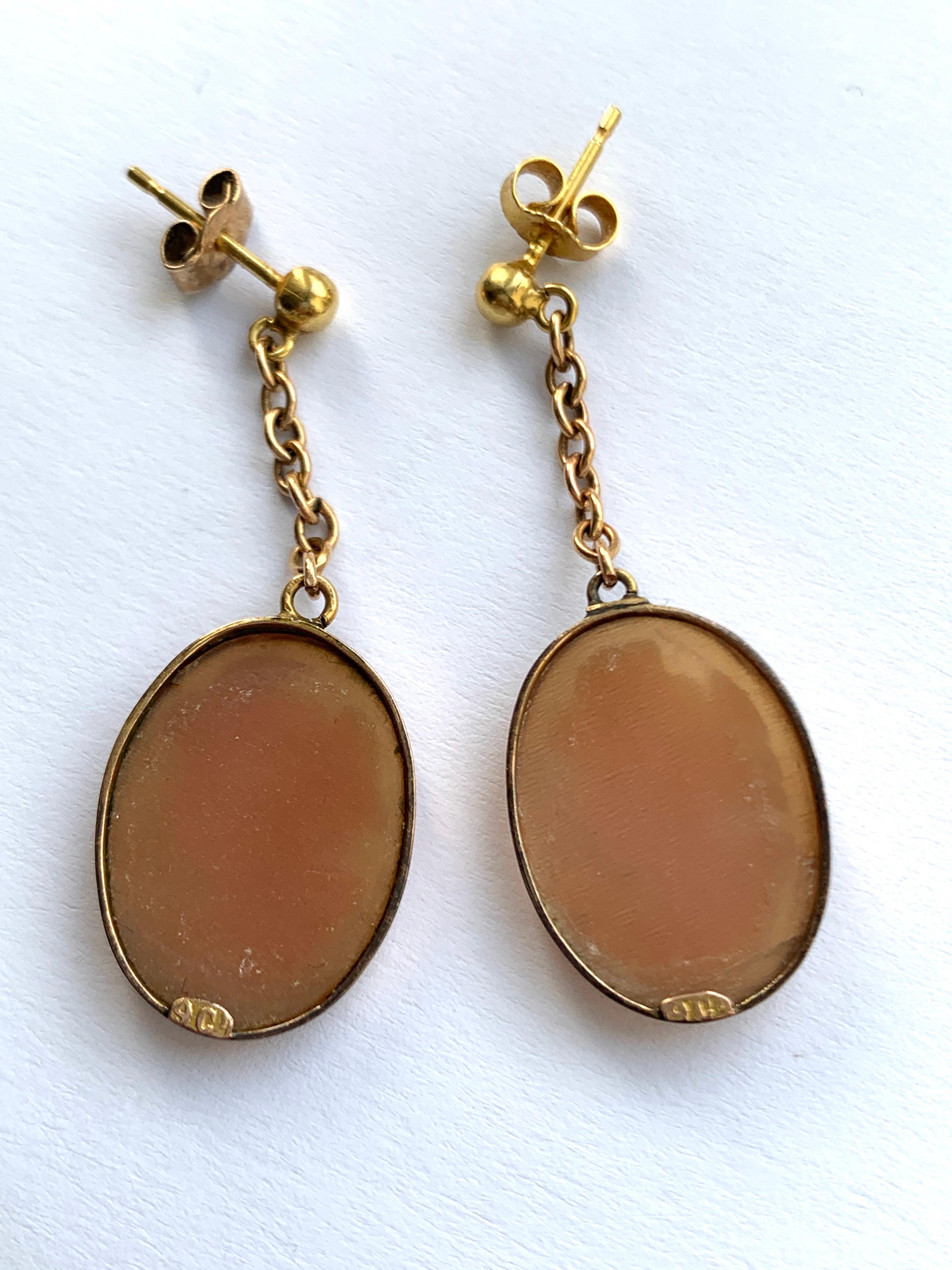 Gold Mounted Cameo Earrings In Good Condition For Sale In London, GB