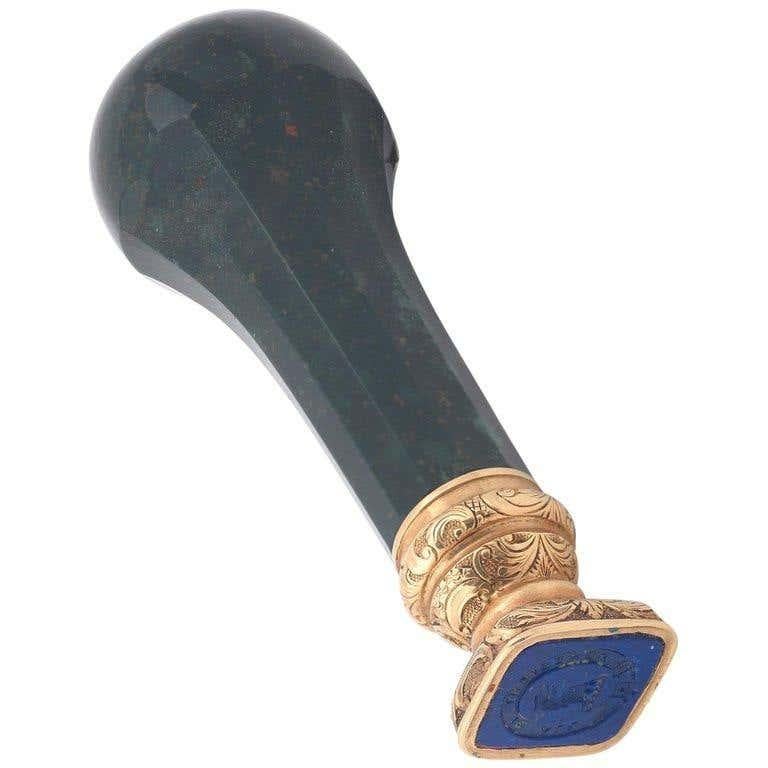 SHIPPING POLICY:
No additional costs will be added to this order.
Shipping costs will be totally covered by the seller (customs duties included). 

With a pommel-style bloodstone handle with a faceted shaft. Chased gold mounts with a cushion-shaped