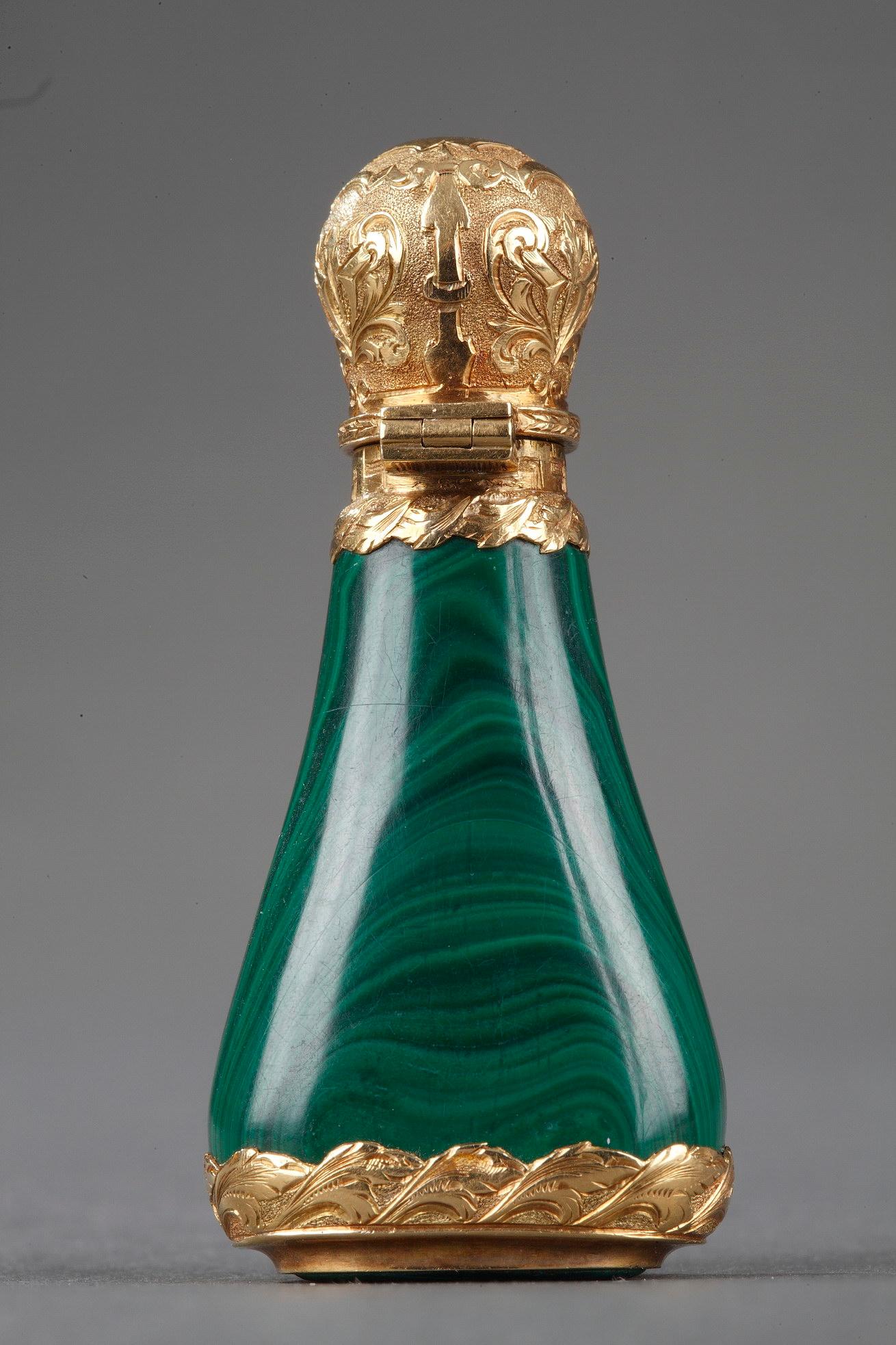 Flacon de parfum en malachite monté sur or, milieu du 19e siècle Unisexe en vente