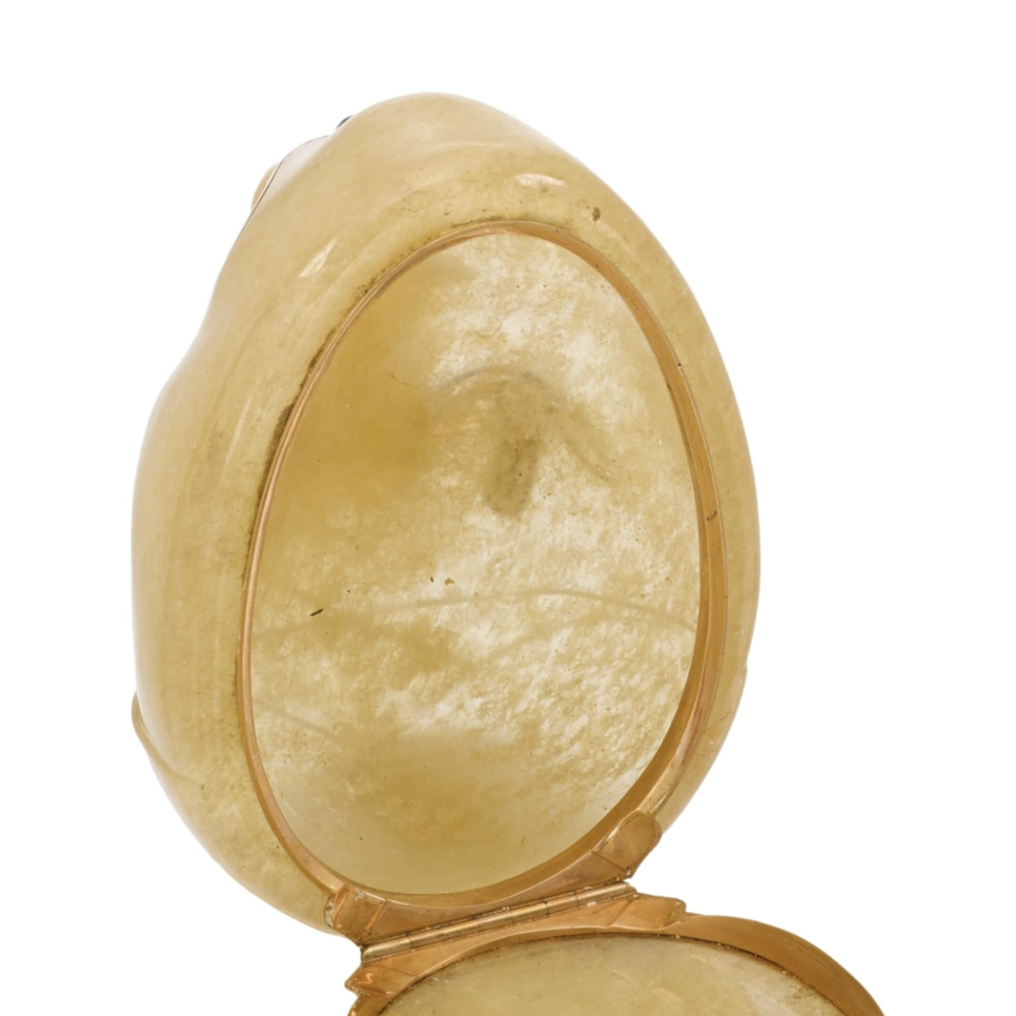 Tabatière à tête caricaturale en quartz montée en or. Dresde, 18e siècle. 7