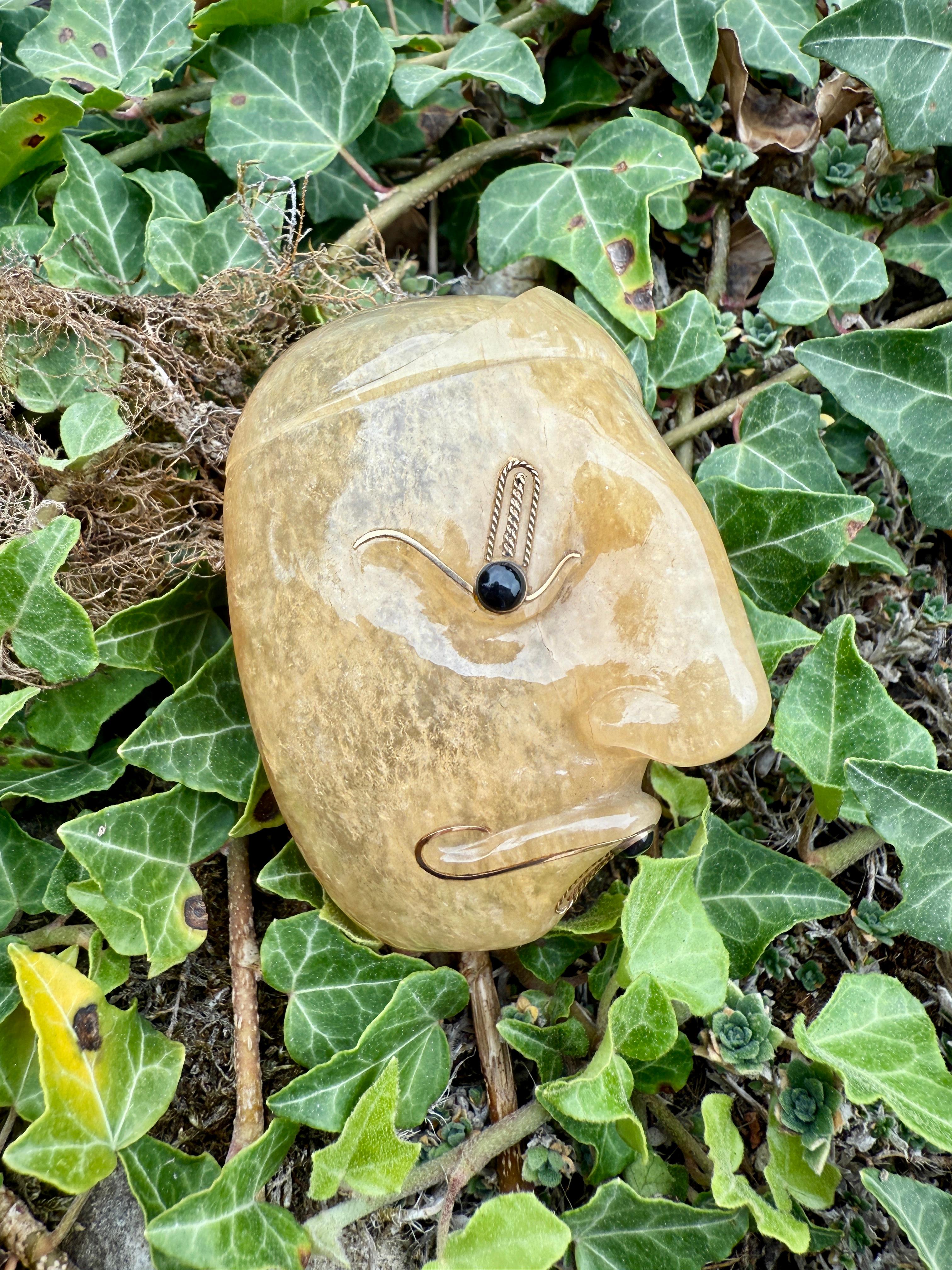 Tabatière à tête caricaturale en quartz montée en or. Dresde, 18e siècle. Bon état à London, GB