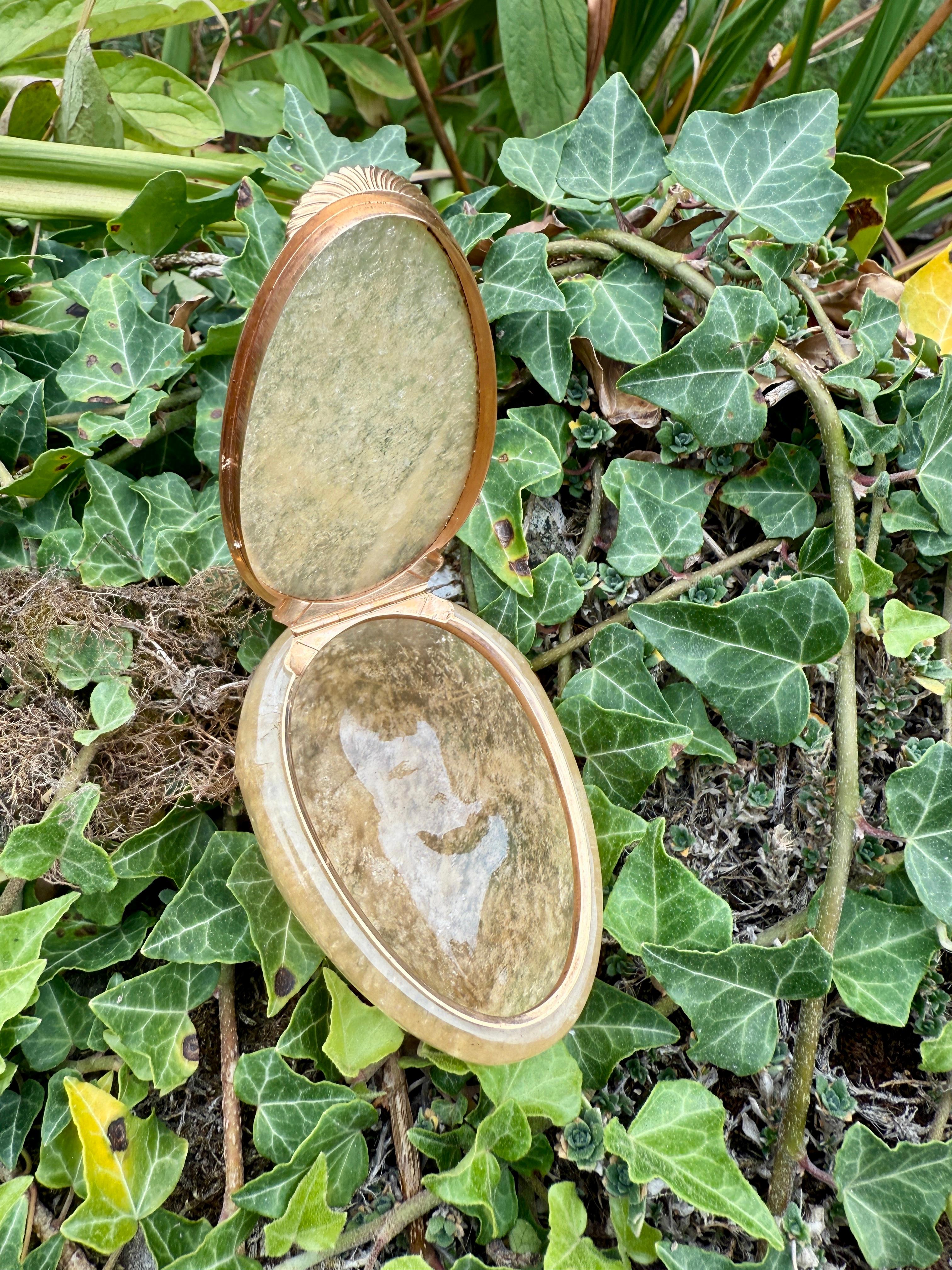 Tabatière à tête caricaturale en quartz montée en or. Dresde, 18e siècle. 2