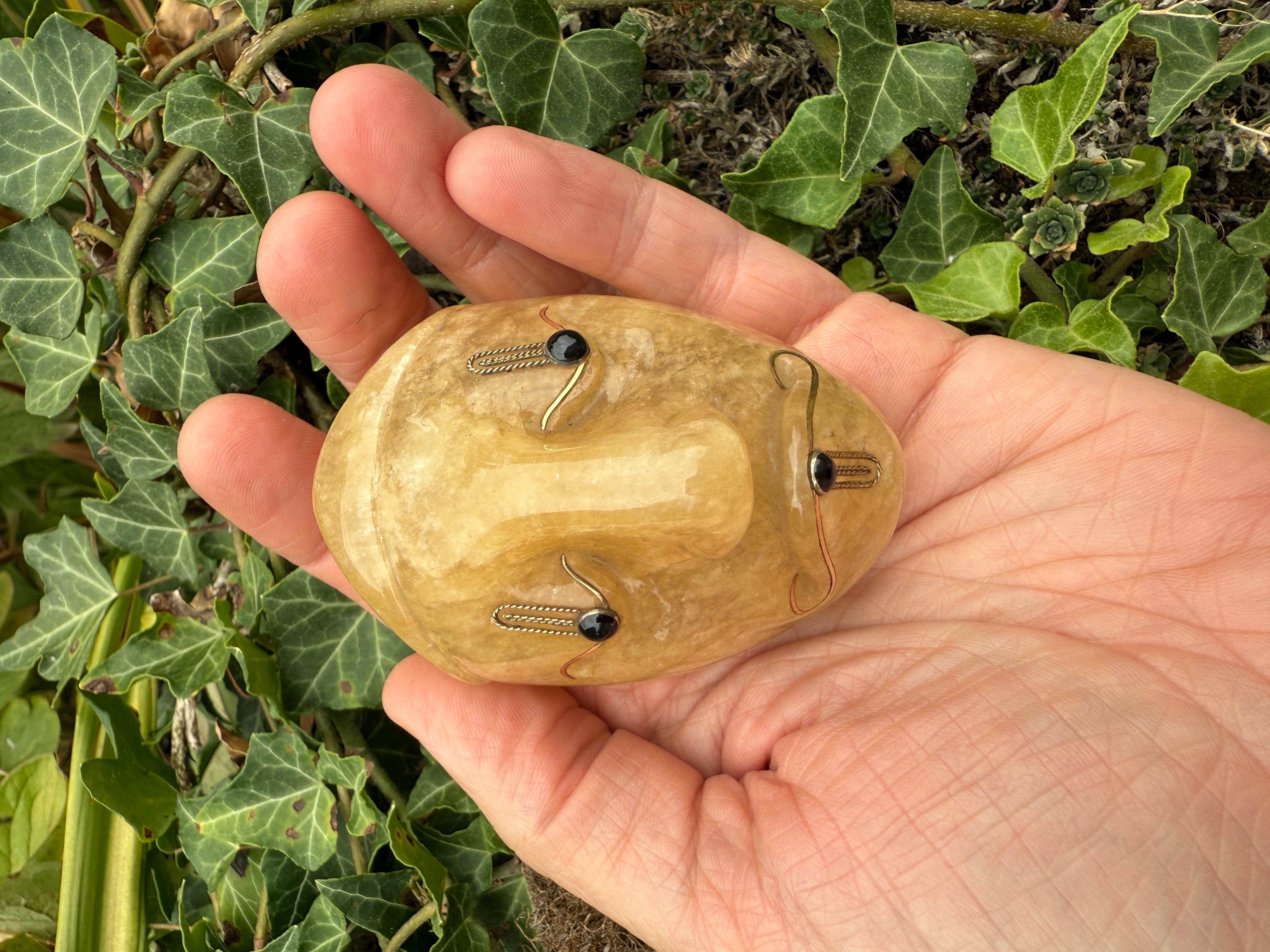 Tabatière à tête caricaturale en quartz montée en or. Dresde, 18e siècle. 3