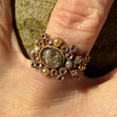 Goldtrauerring mit Cannetille-Arbeit und rosa Topas. England, ca. 1823.