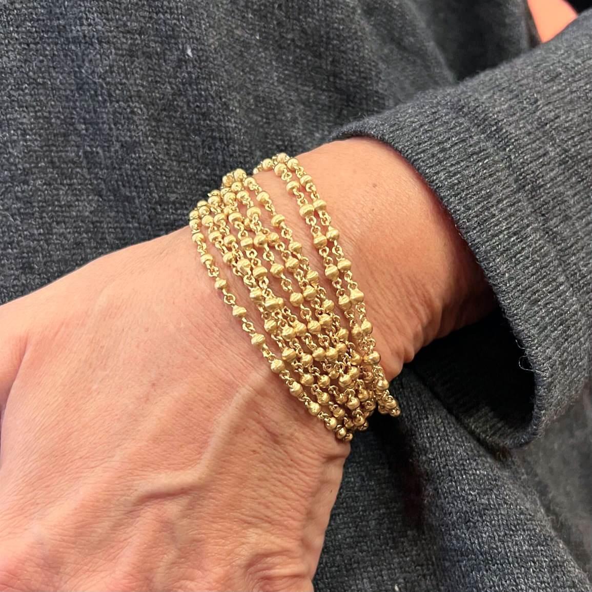 Bracelet de chaînes de perles multibrins en or Pour femmes en vente