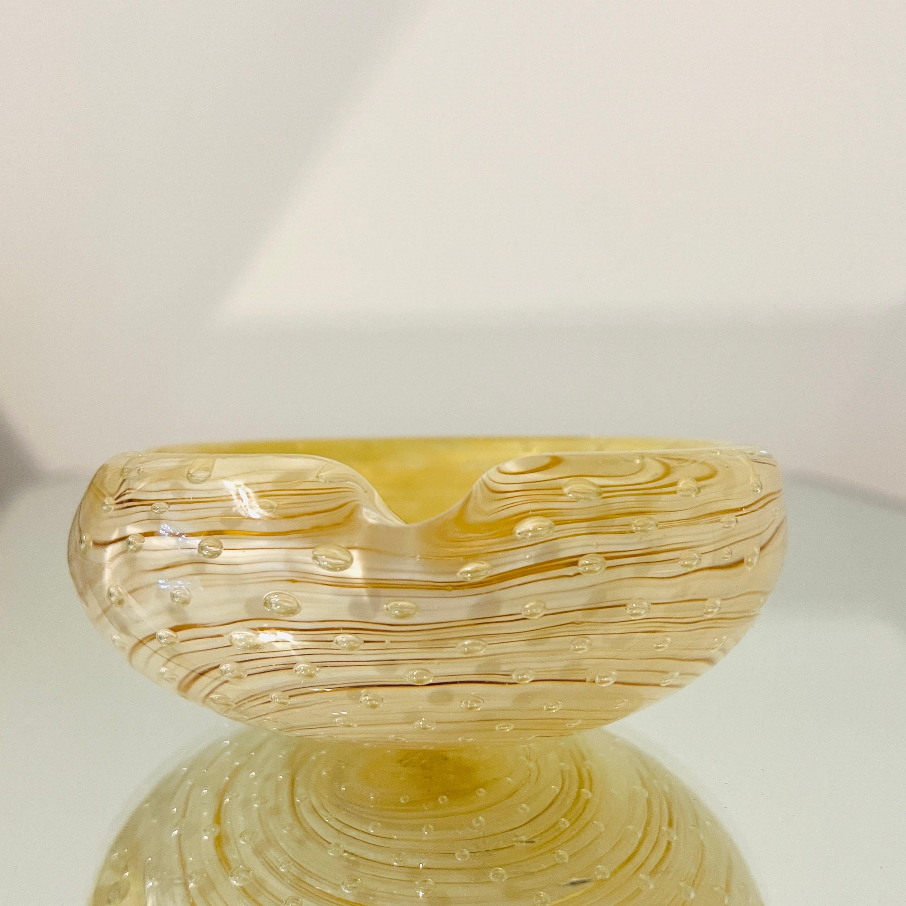 Posacenere o ciotola decorativa di Murano in oro con design a bolle d'aria in vendita 2