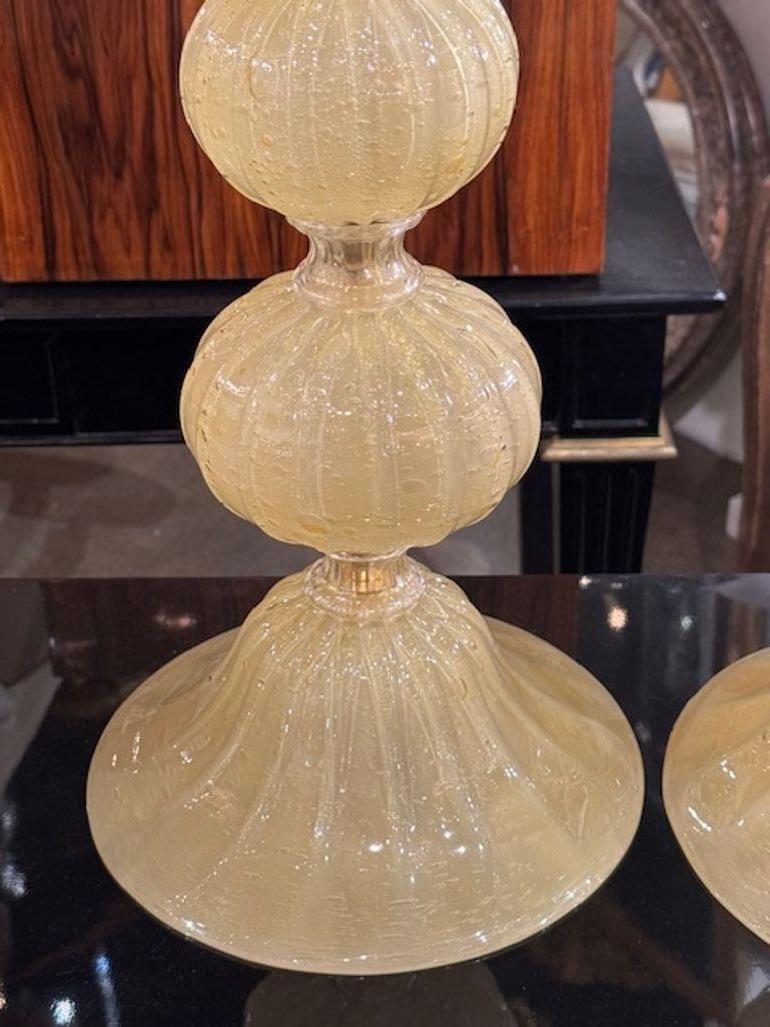 italien Lampes de forme Ball and Ball en verre de Murano doré en vente