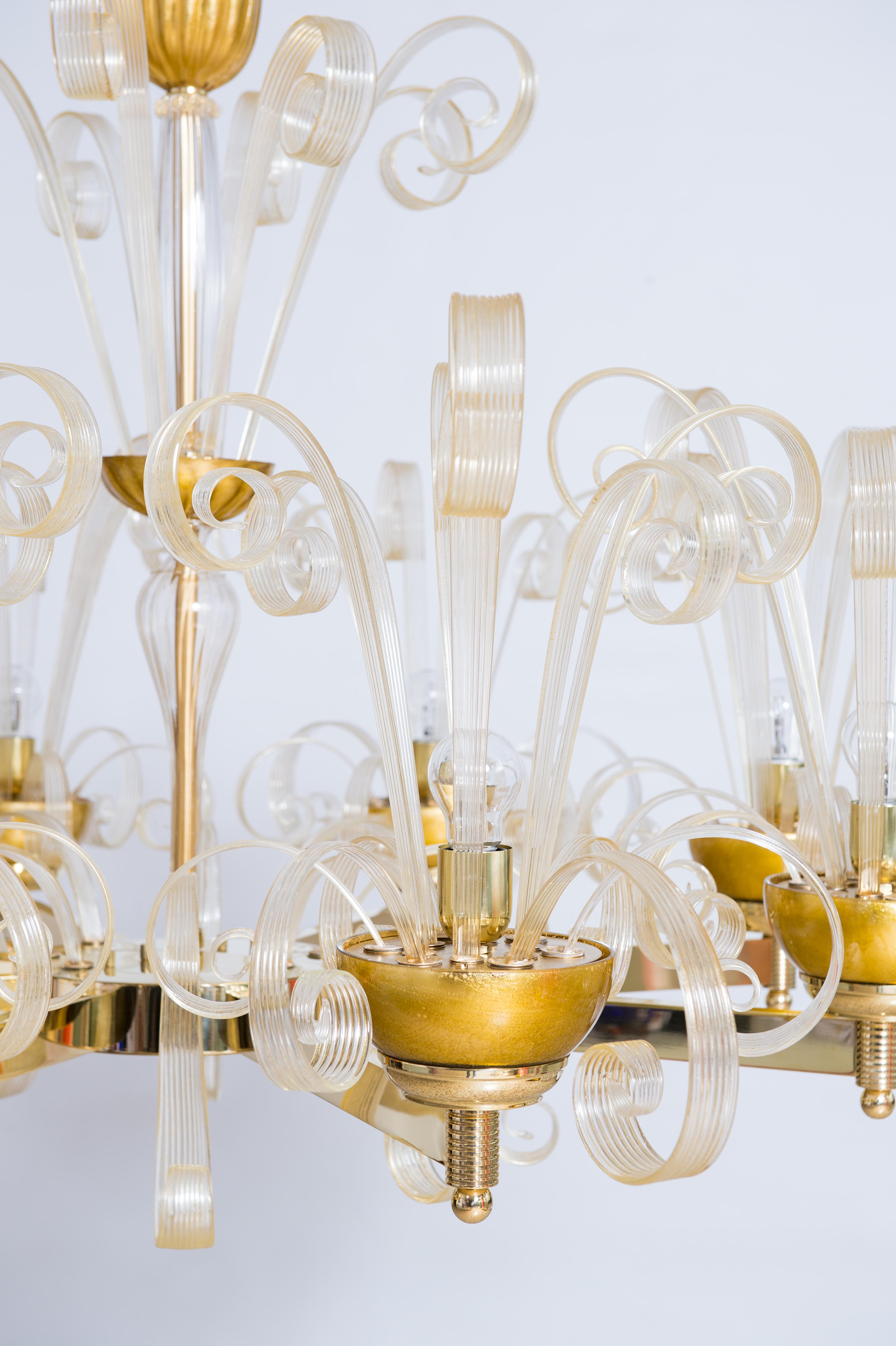 Kronleuchter aus goldenem Murano-Glas mit Goldpastoralen von Giovanni Dalla Fina, 1970er Jahre (Handgefertigt) im Angebot