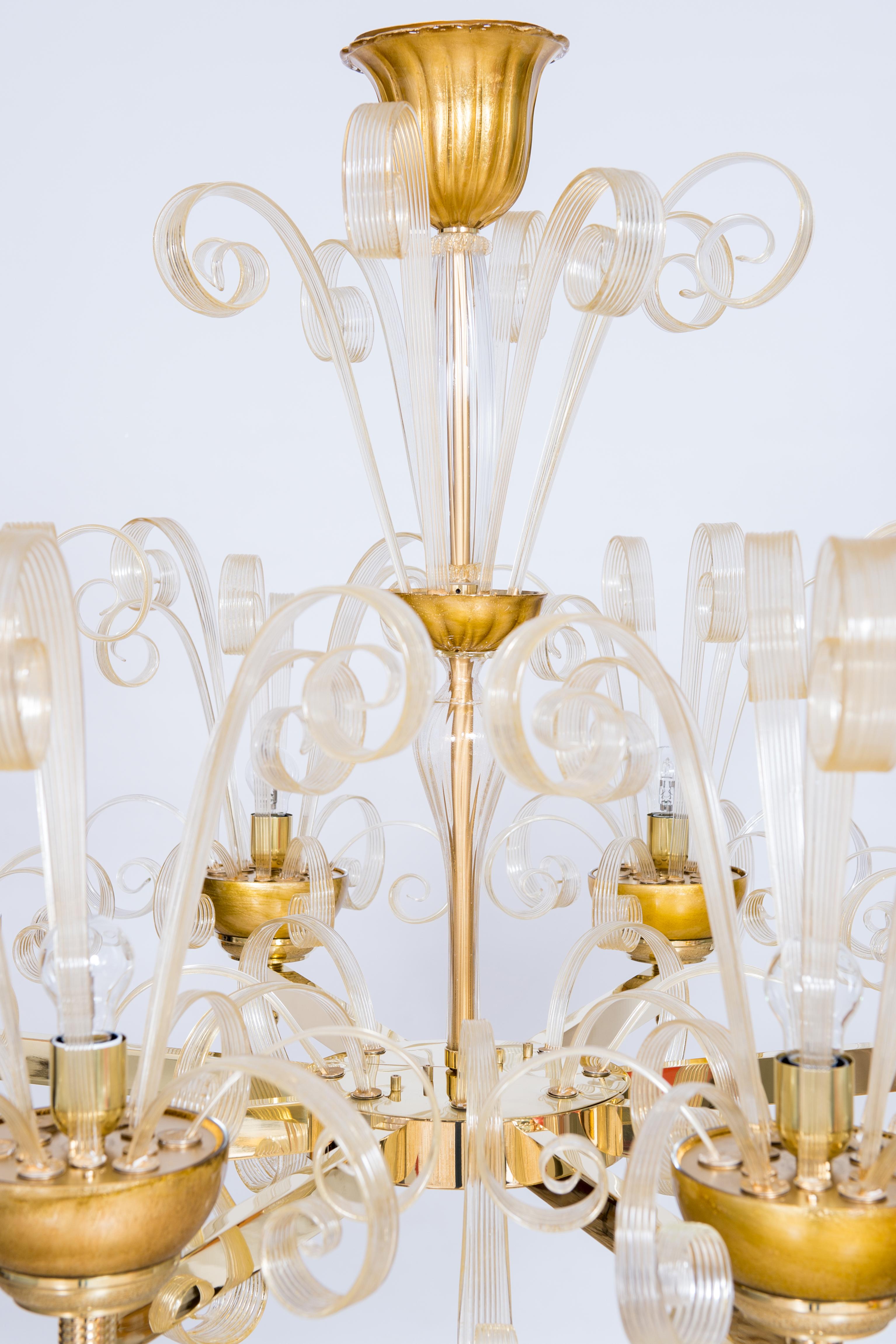 Kronleuchter aus goldenem Murano-Glas mit Goldpastoralen von Giovanni Dalla Fina, 1970er Jahre im Zustand „Hervorragend“ im Angebot in Villaverla, IT