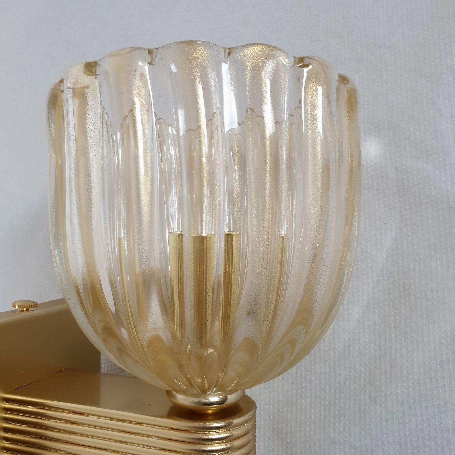 Appliques en verre Murano doré Italie - une paire en vente 1