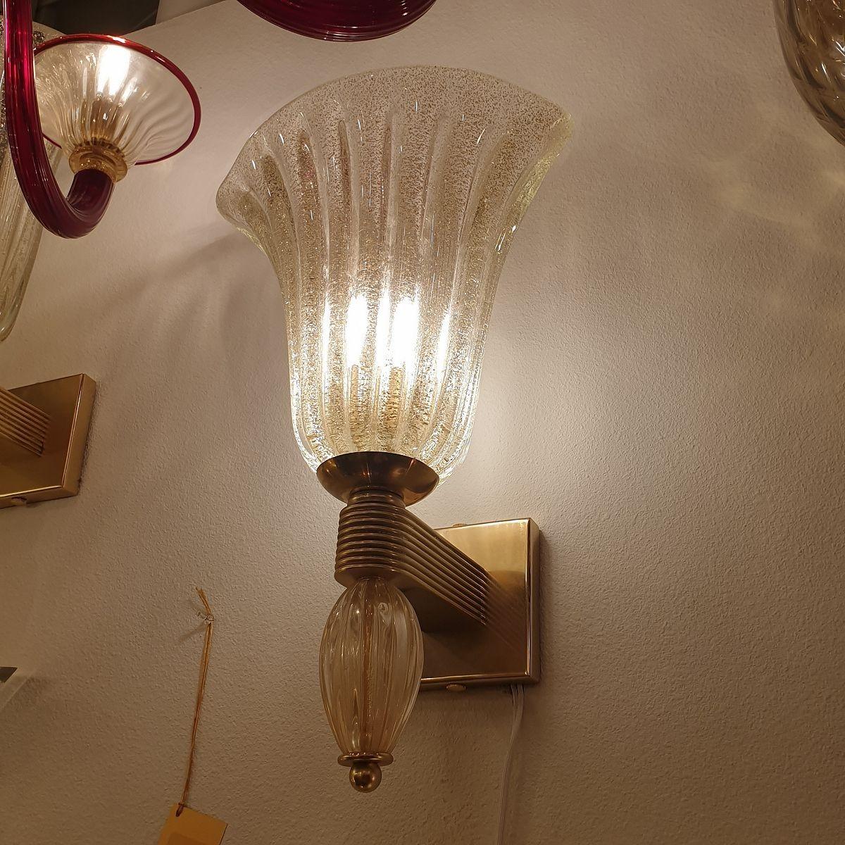 Gold Murano glass sconces, Italy In Excellent Condition For Sale In Dallas, TX
