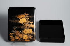 Gold Nashiji Maki-e Suzuribako, Chrysanthemum