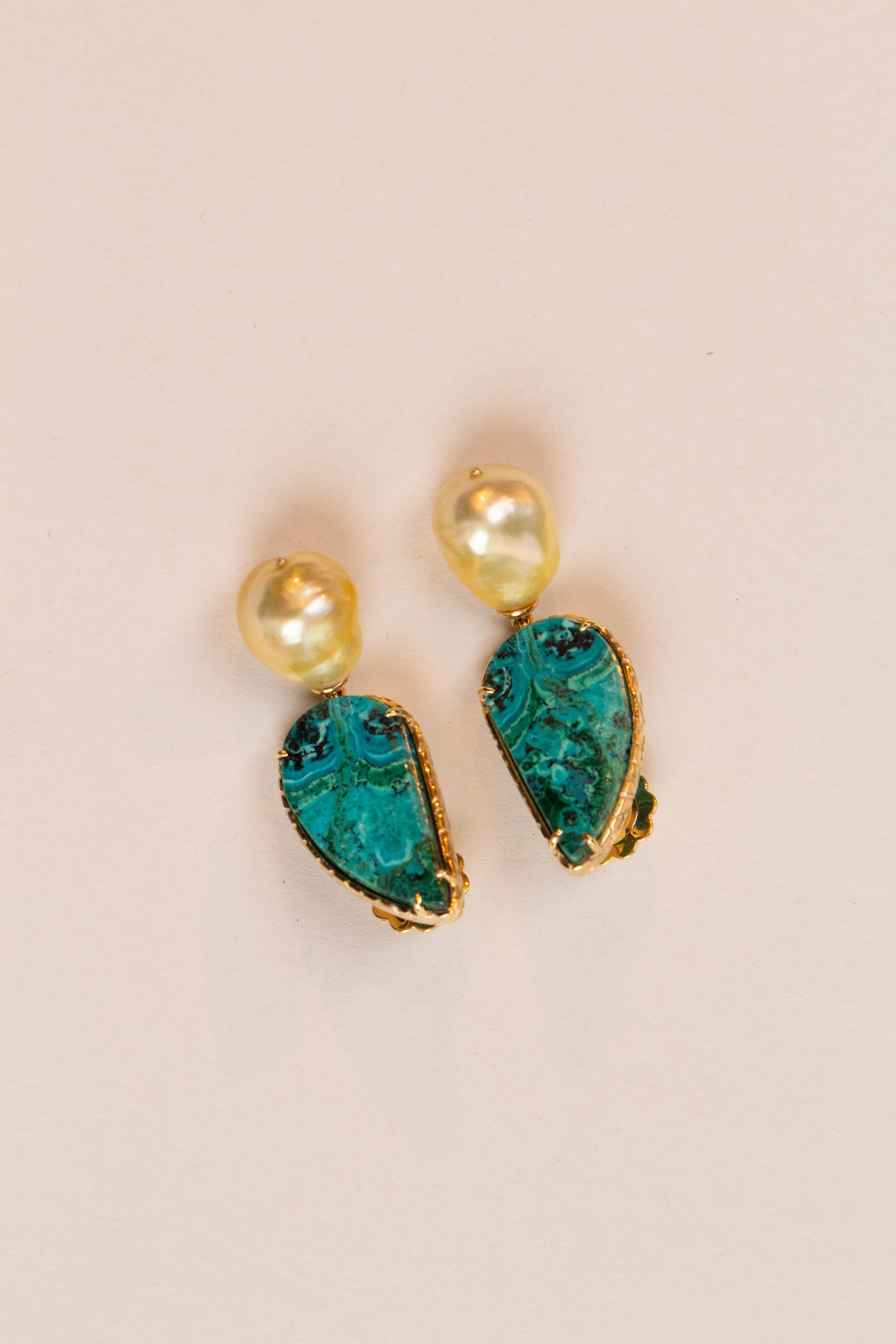 Triangular cut azzurrite and Gold natural Pearls earrings, 18k gold gr 7,80.
All Giulia Colussi jewelry is new and has never been previously owned or worn. Each item will arrive at your door beautifully gift wrapped in our boxes, put inside an