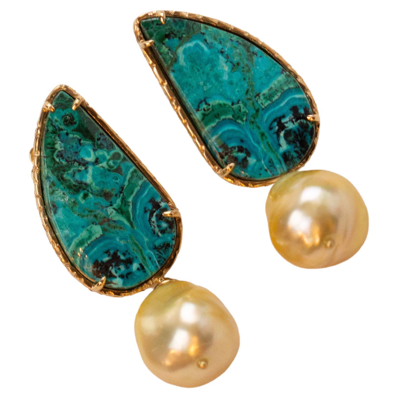 Pendants d'oreilles en or et perles naturelles Azzurrite et or 18 carats, fabriqués à la main en vente