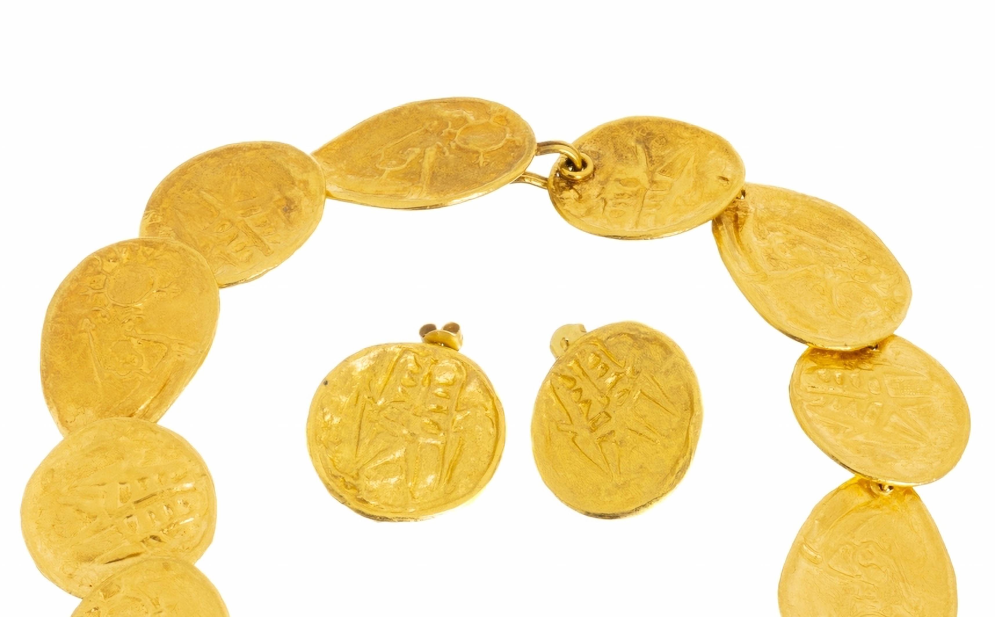 Collier et paire de boucles d'oreilles en or 20e siècle

Portugais, à partir du 20e siècle
en or 19,2 carats sur un collier et une paire de boucles d'oreilles, composés de plaques texturées.

Avec des contrats 