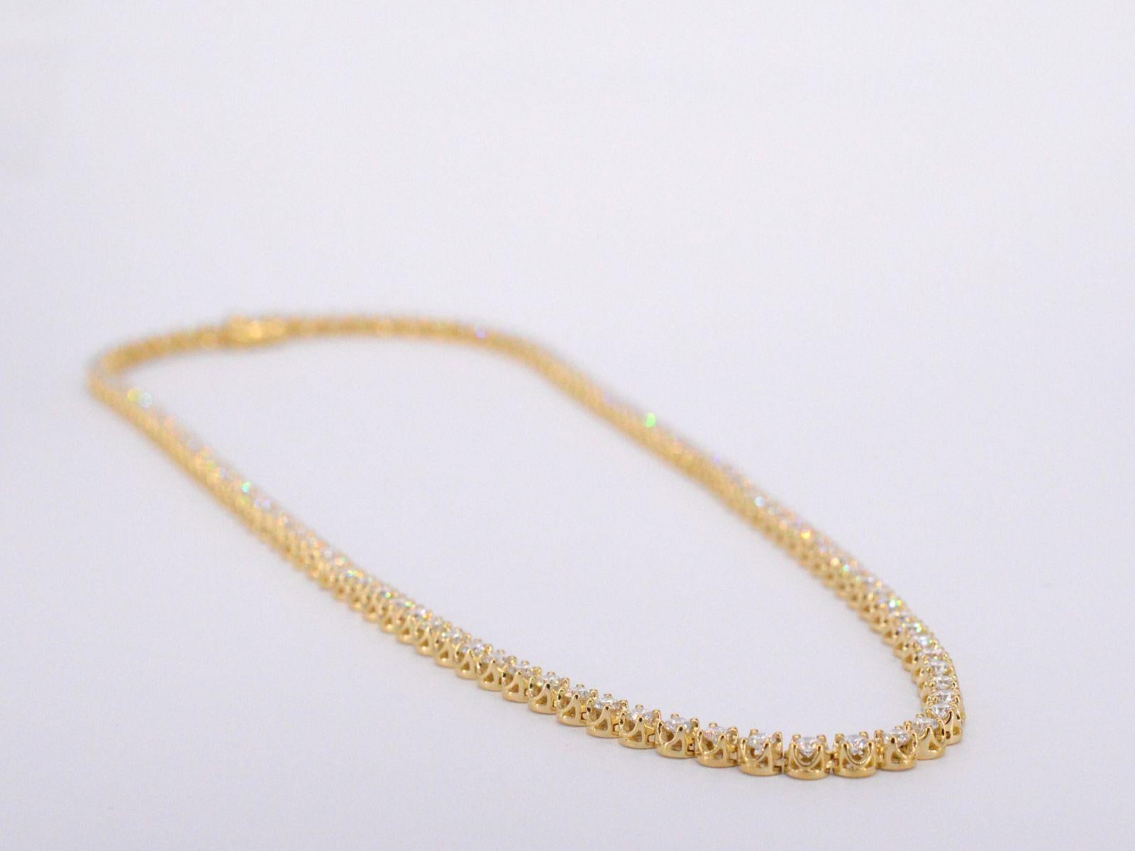 Gold Necklace with 107 Brilliant Cut Diamonds In Excellent Condition For Sale In AMSTELVEEN, NH