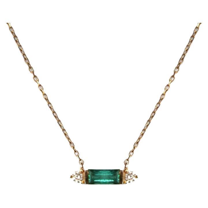  Gold Necklace with Baugette emerald and 2 Round Diamonds For Sale