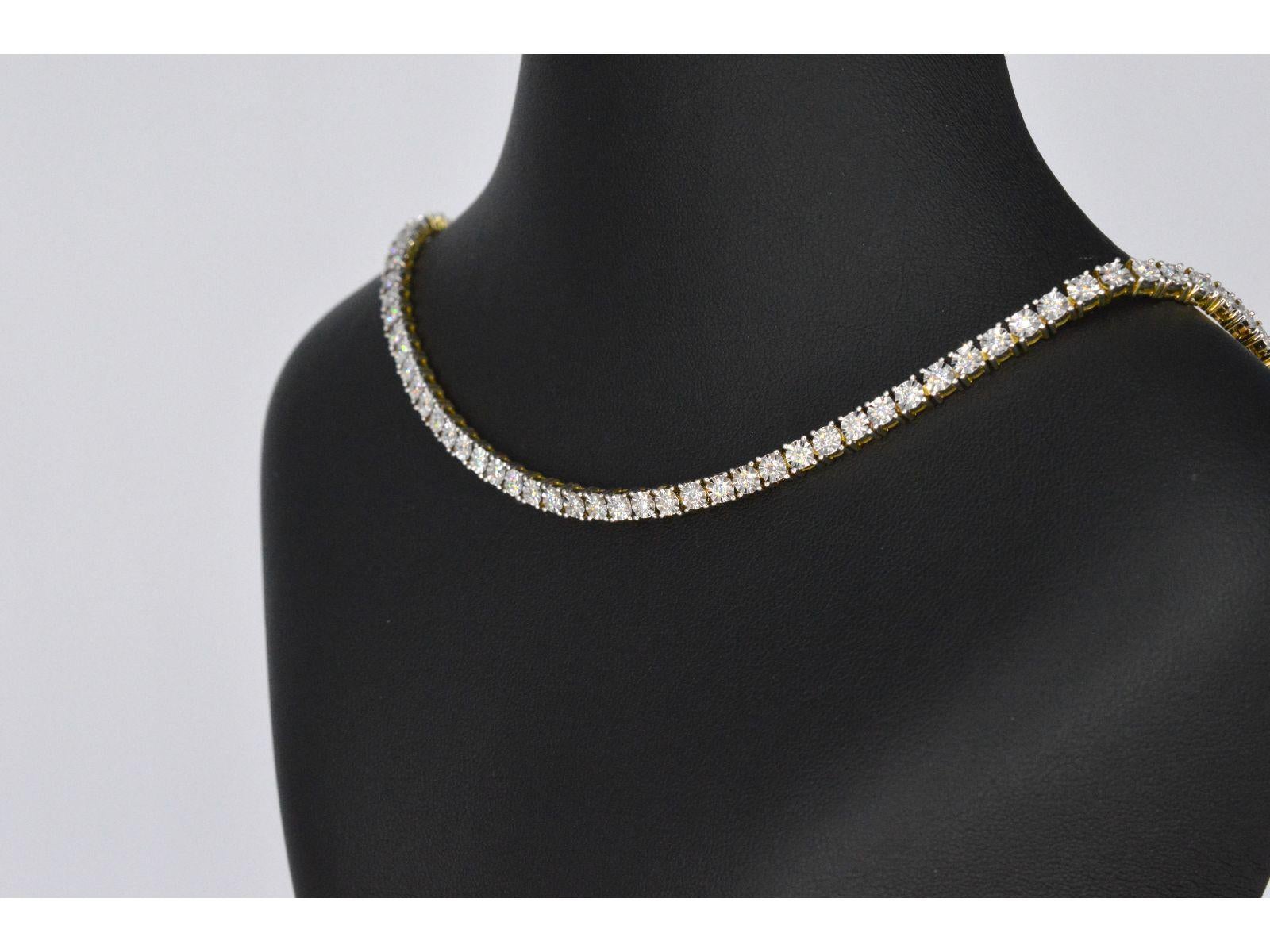 Contemporary Gold Necklace with Diamonds 3.50 Carat For Sale
